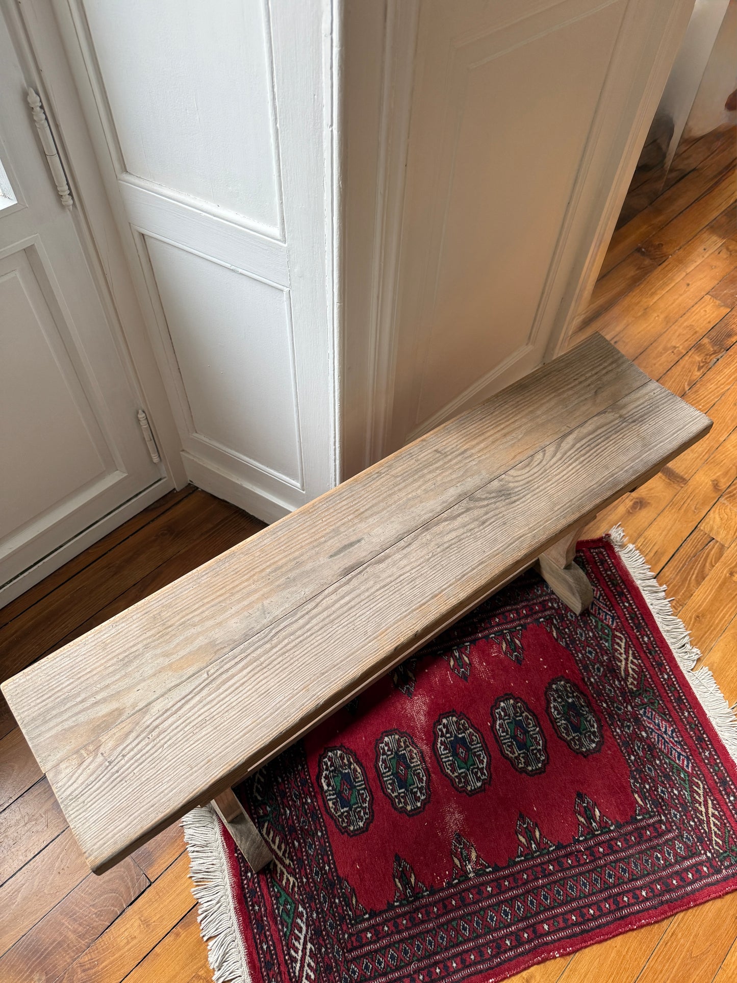 Ancien banc d'école en bois brut