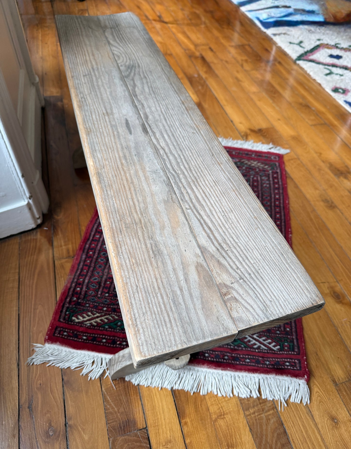 Ancien banc d'école en bois brut