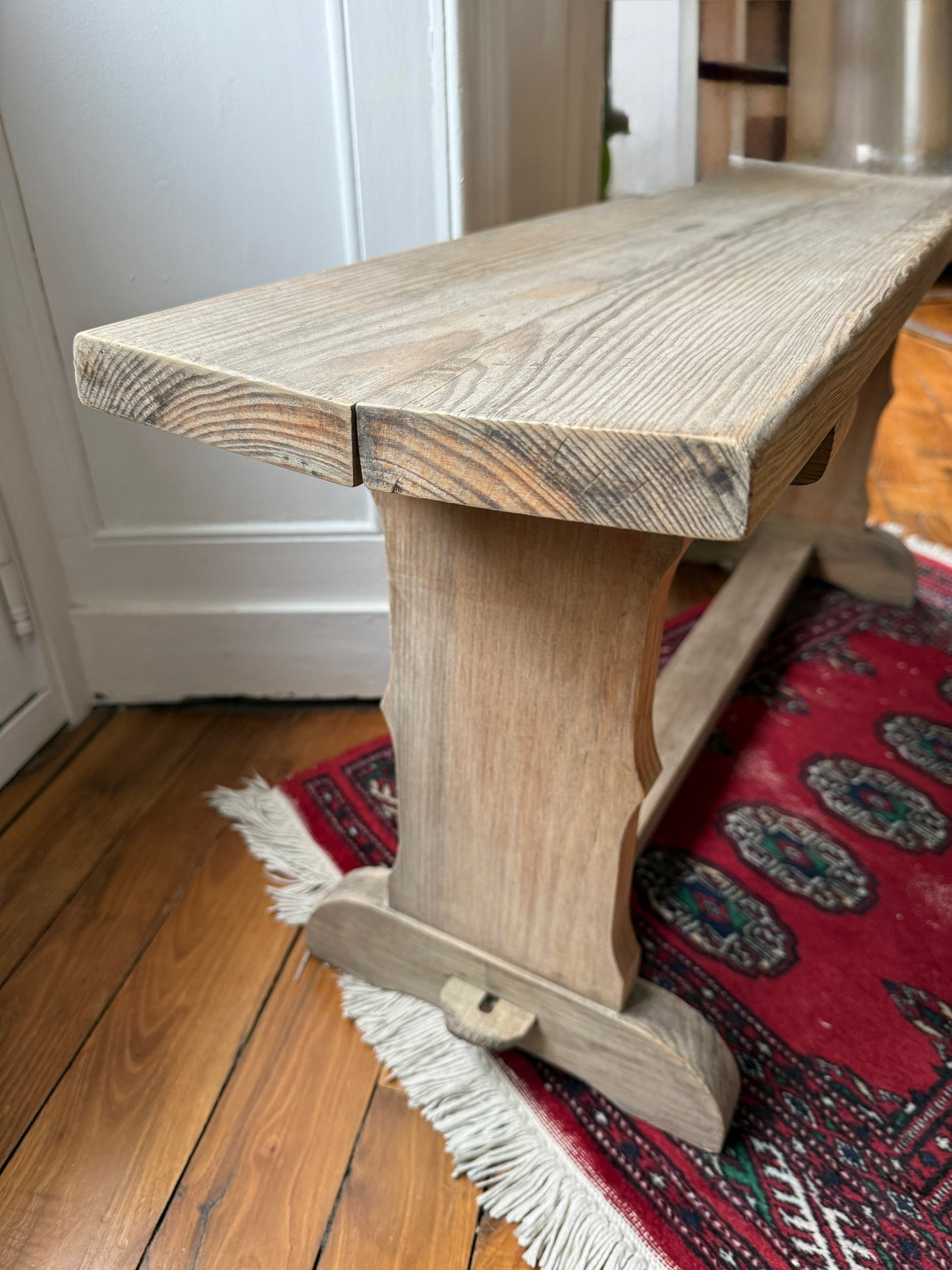 Ancien banc d'école en bois brut