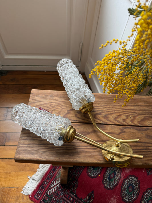 Vintage Razzia tulip wall applique lamp featuring a 1960s-inspired design with a retro floral tulip shade.