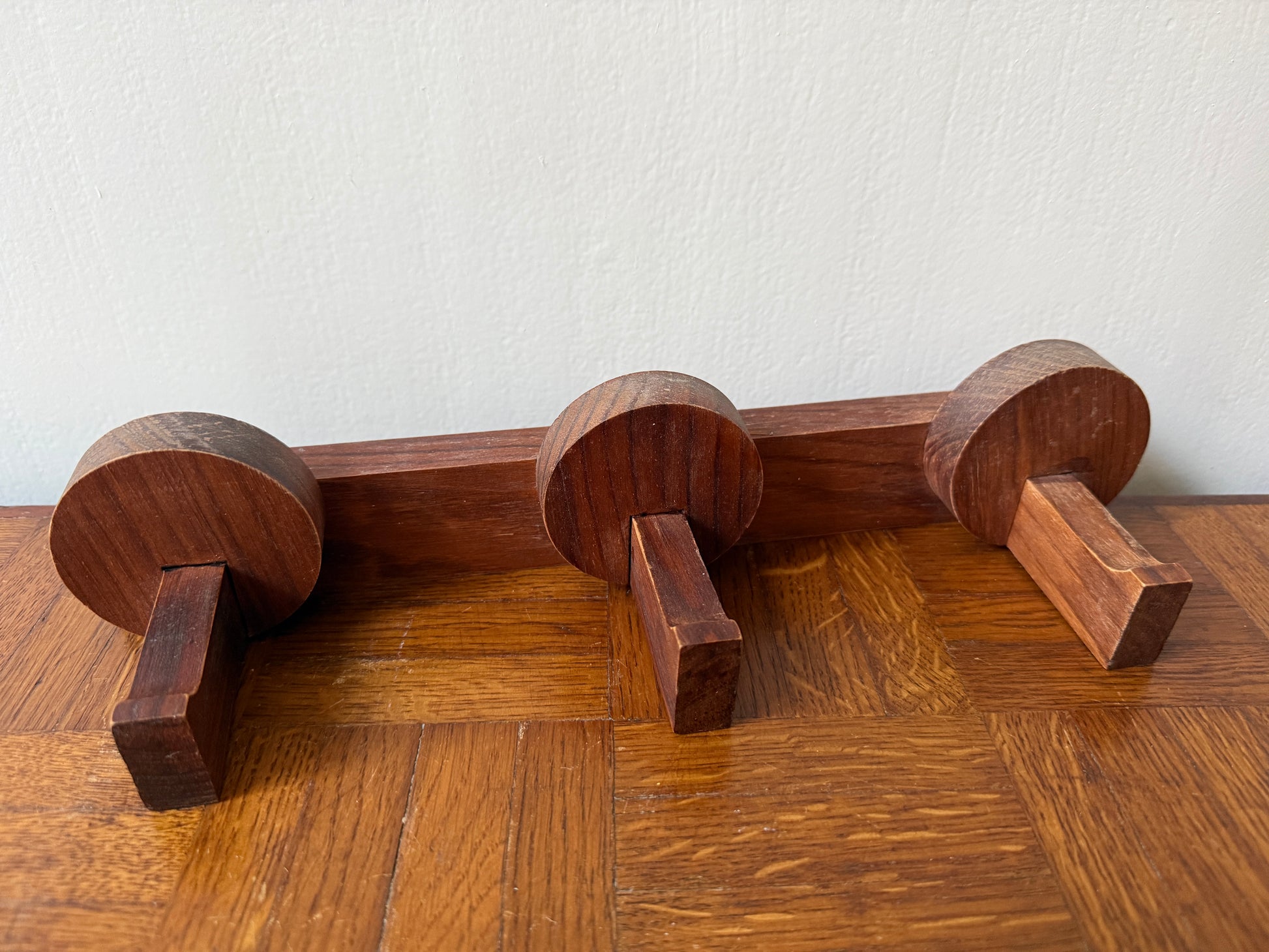 Vintage wooden coat rack from the 1960s by Razzia, featuring multiple hooks and a classic mid-century design.