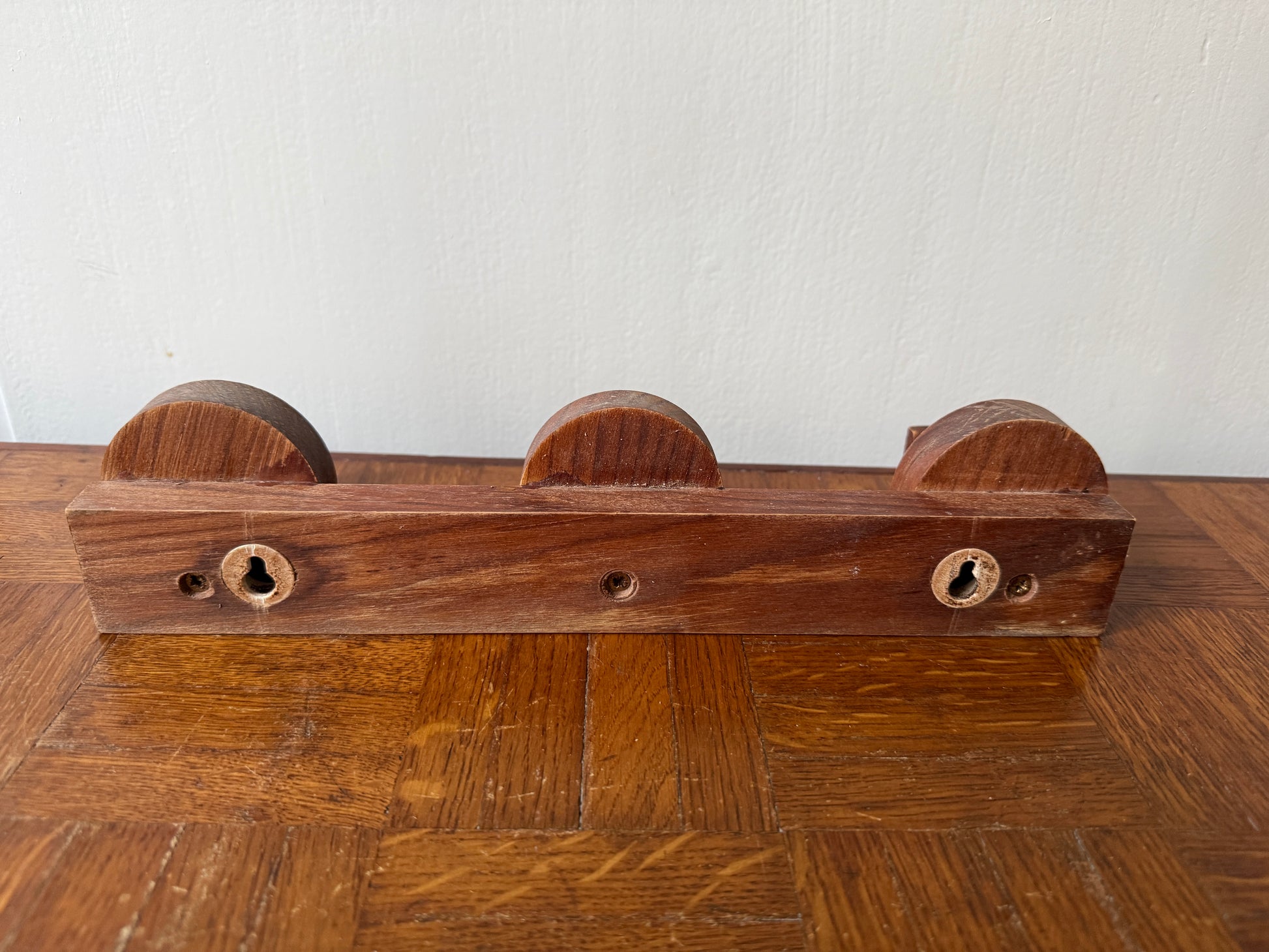 Vintage Razzia wooden coat rack from the 1960s, featuring a mid-century modern design and multiple hooks for hanging coats and accessories.