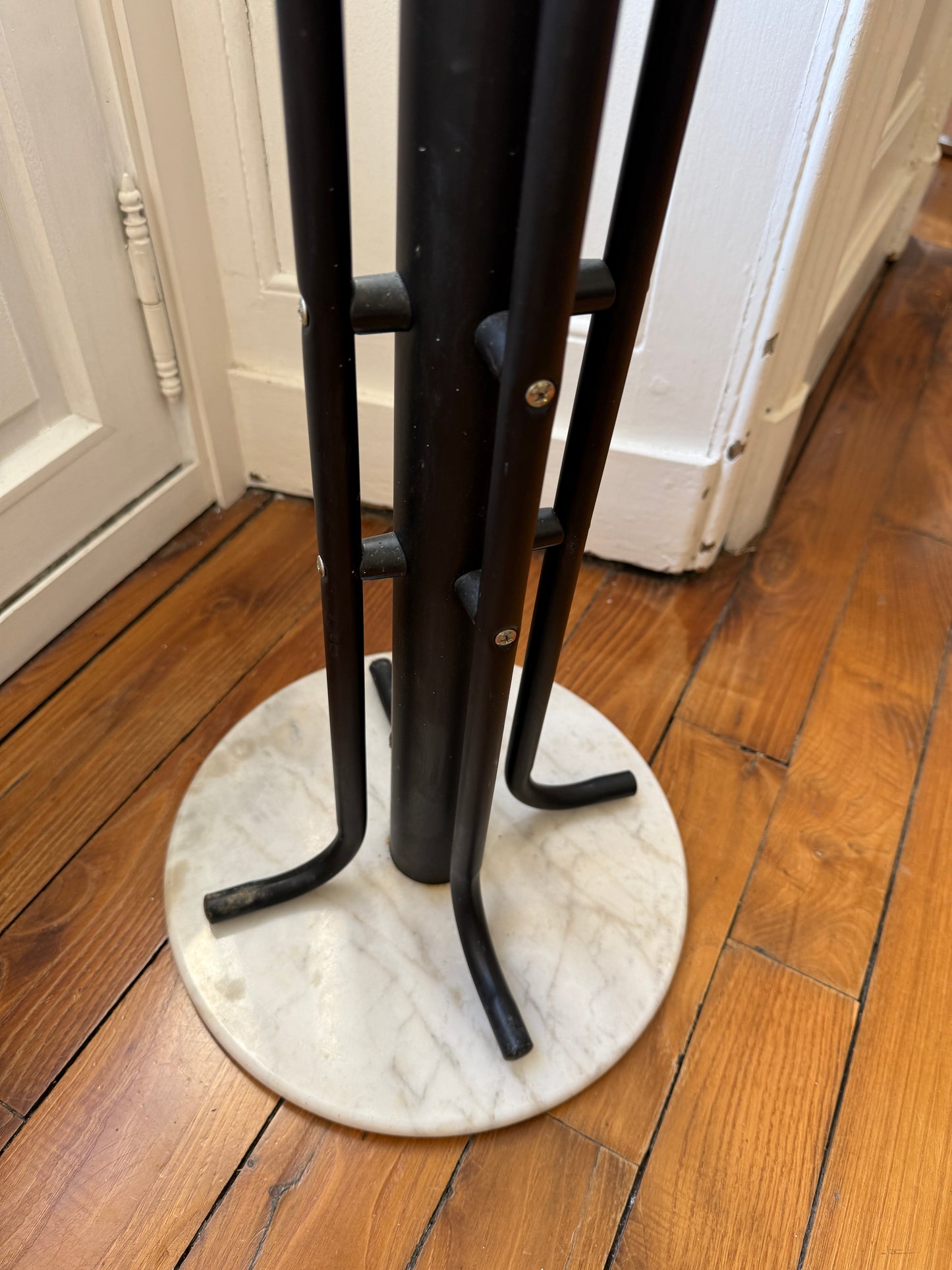 Golden metal coat rack with 14 hooks from the 1970s Razzia collection, vintage style for hanging coats and accessories.