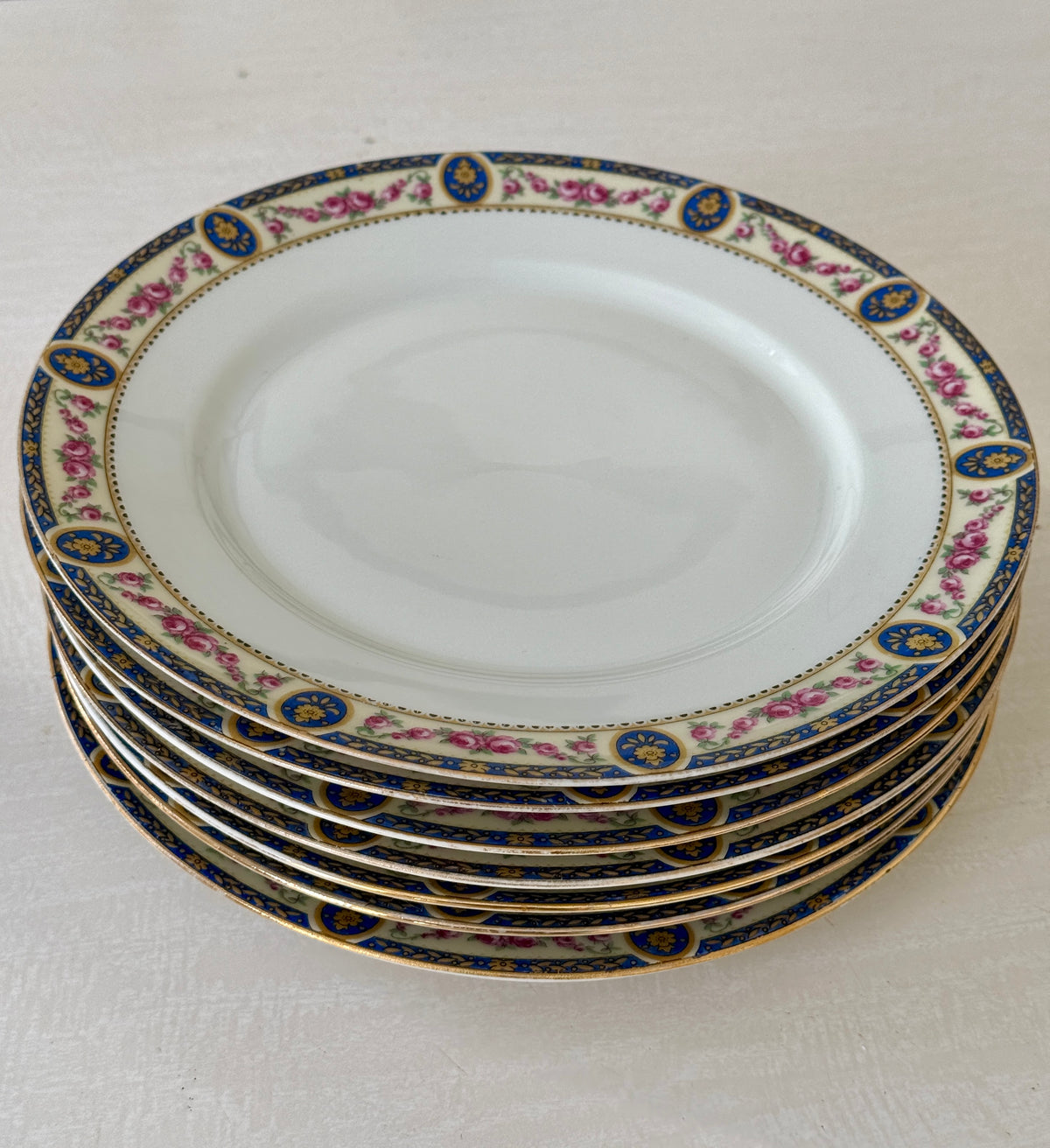 Lot de 7 assiettes plates en porcelaine de Limoges