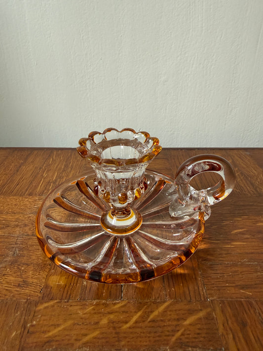 Bougeoir à main en verre Cristal de Bohème de Razzia, charme vintage, avec détails translucides et élégants.