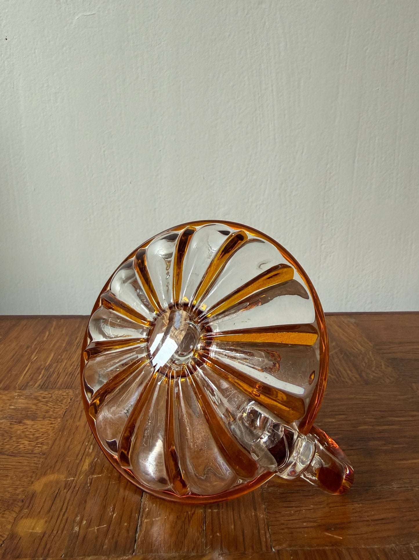 Bougeoir en verre Cristal de Bohème de la marque Razzia, design vintage, main sculptée, parfait pour la décoration élégante.