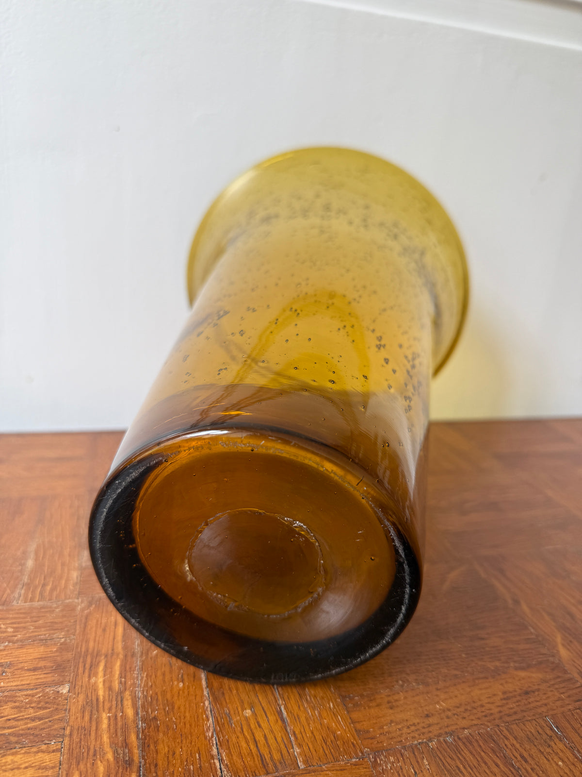 Vase Biot en verre soufflé - teinte ambrée