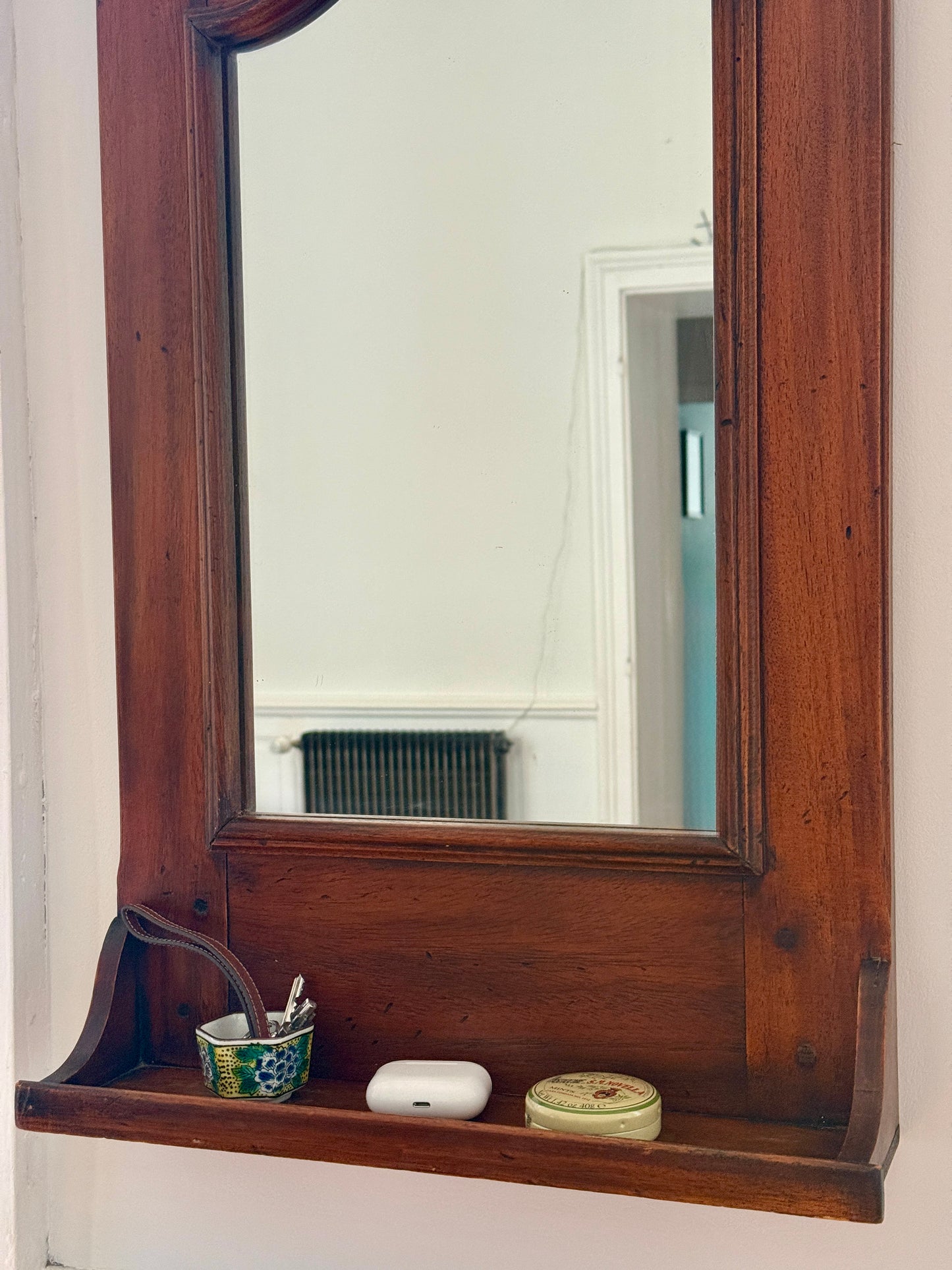 Miroir de toilette ancien en bois avec cadre en bois sculpté, style classique, décor vintage, Razzia