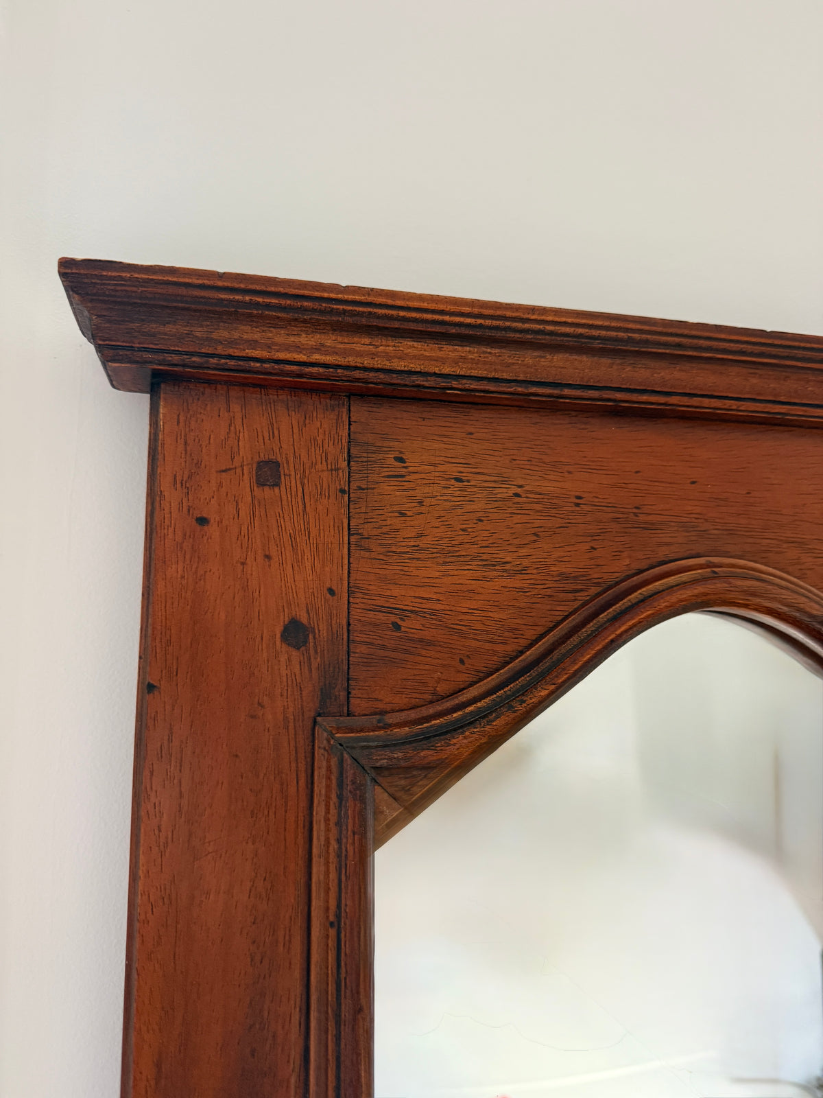 Miroir de toilette ancien en bois – charme classique