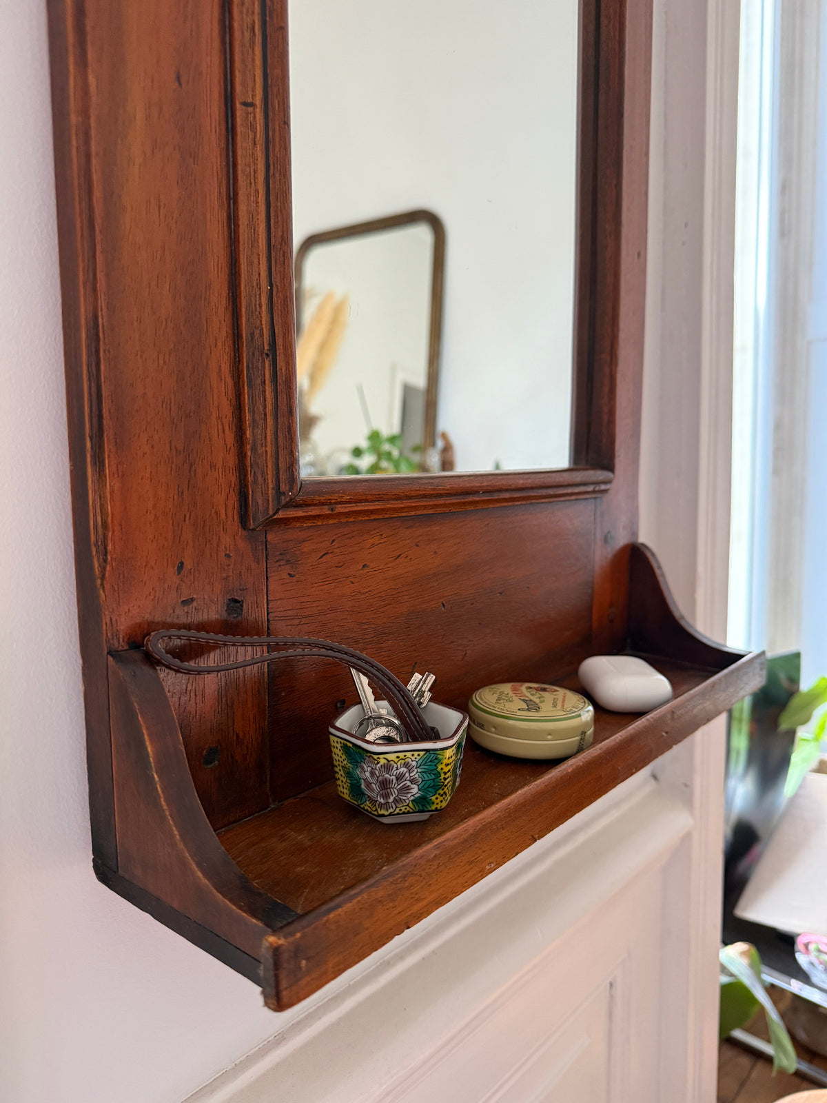 Miroir de toilette ancien en bois – charme classique