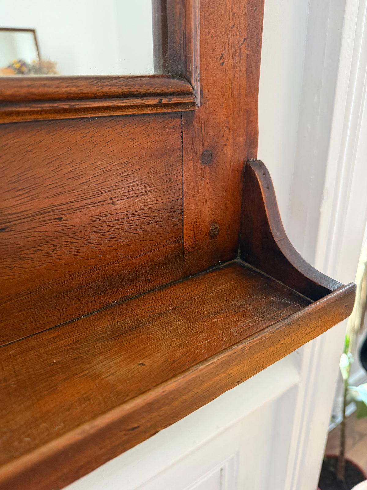 Miroir de toilette ancien en bois – charme classique