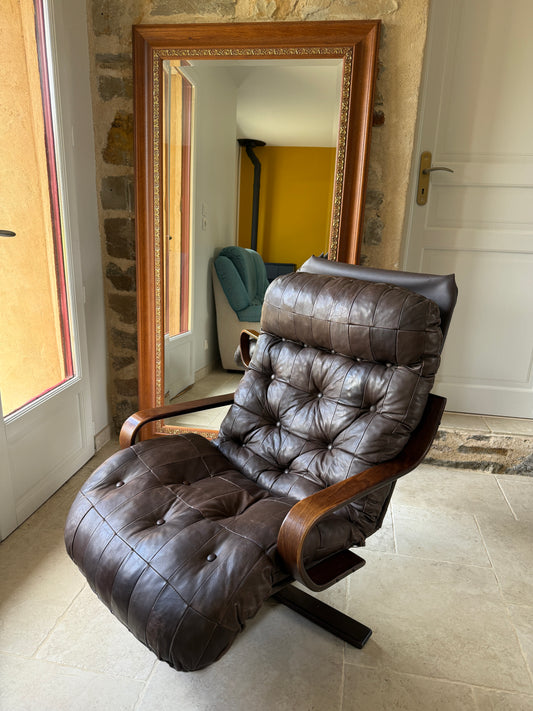 Fauteuil scandinave Années 1970 de Razzia, avec structure en bois et coussins en tissu beige, style vintage et rétro.