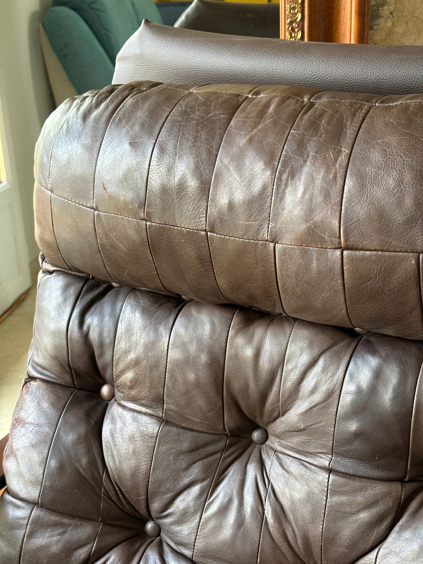 Fauteuil scandinave Années 1970 de la marque Razzia, avec cadre en bois clair et coussin rembourré, style vintage élégant.