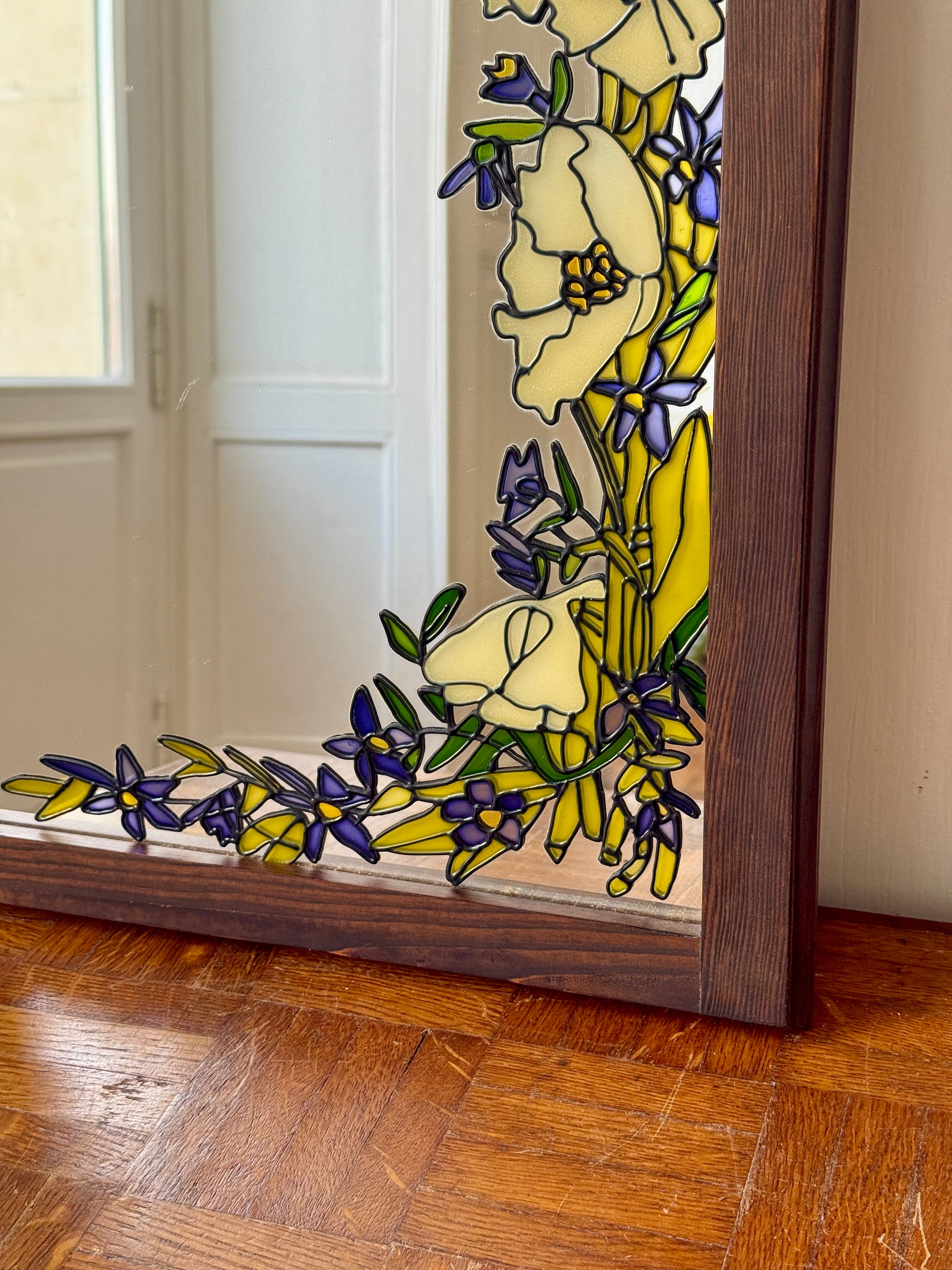 Miroir Tiffany Art Déco de Razzia avec cadre en métal doré et design élégant, reflet clair et design sophistiqué.