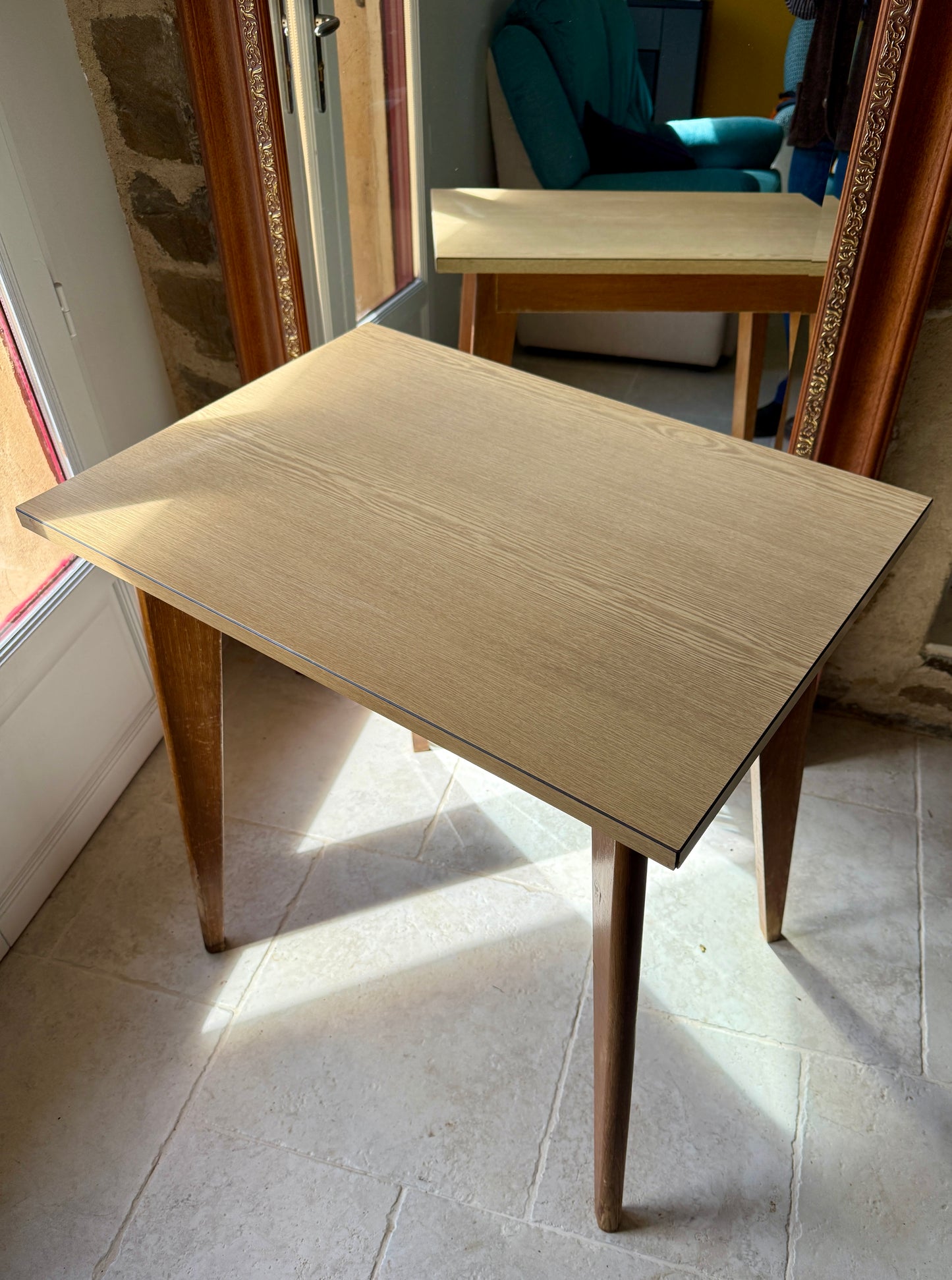 Table d'appoint en formica - pieds compas