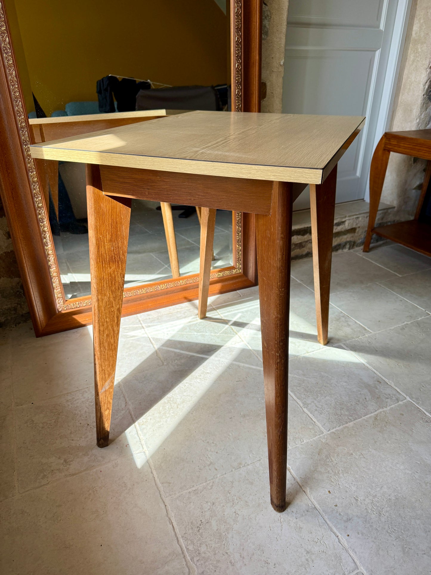 Table d'appoint en formica - pieds compas