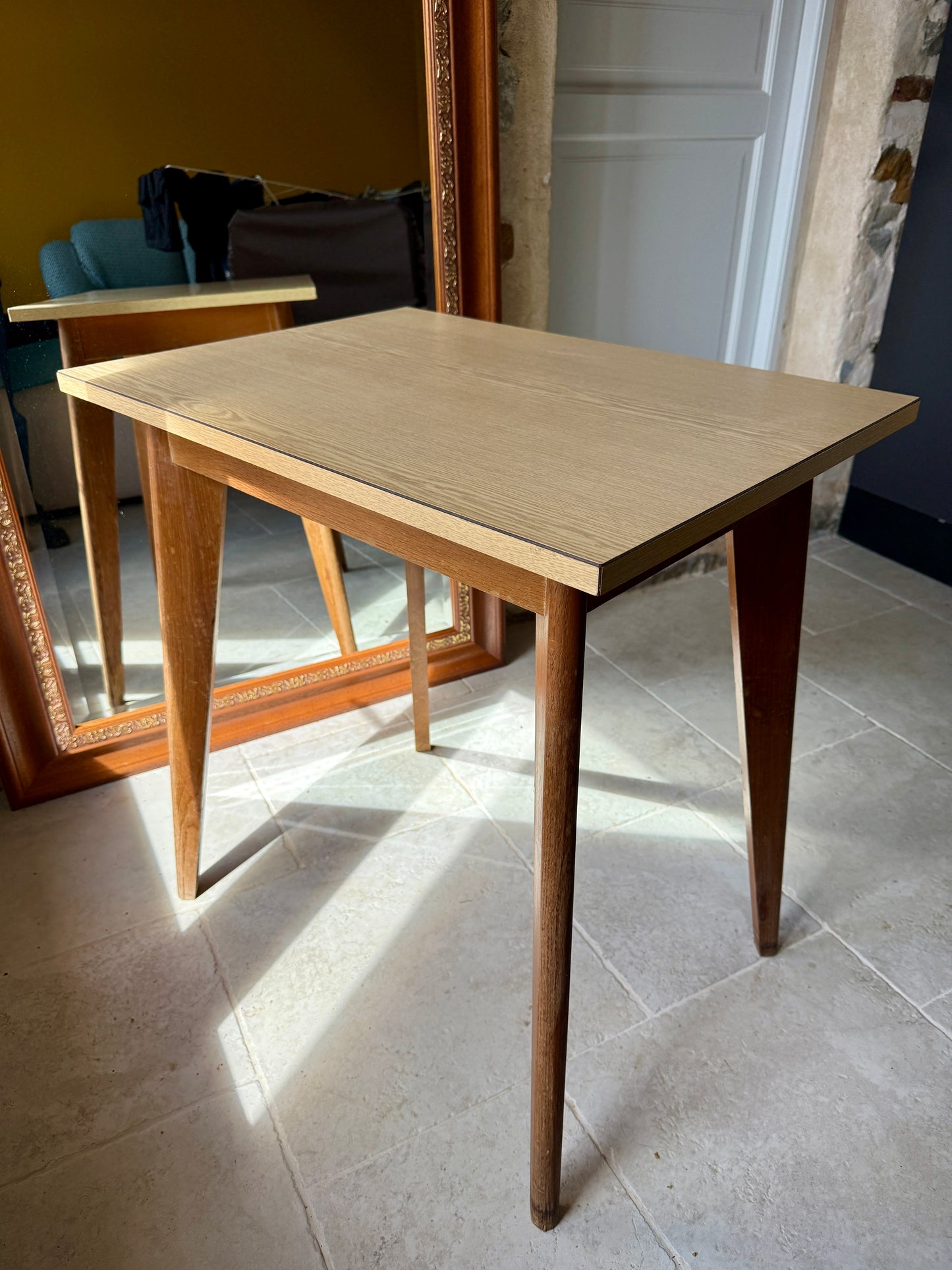 Table d'appoint en formica - pieds compas