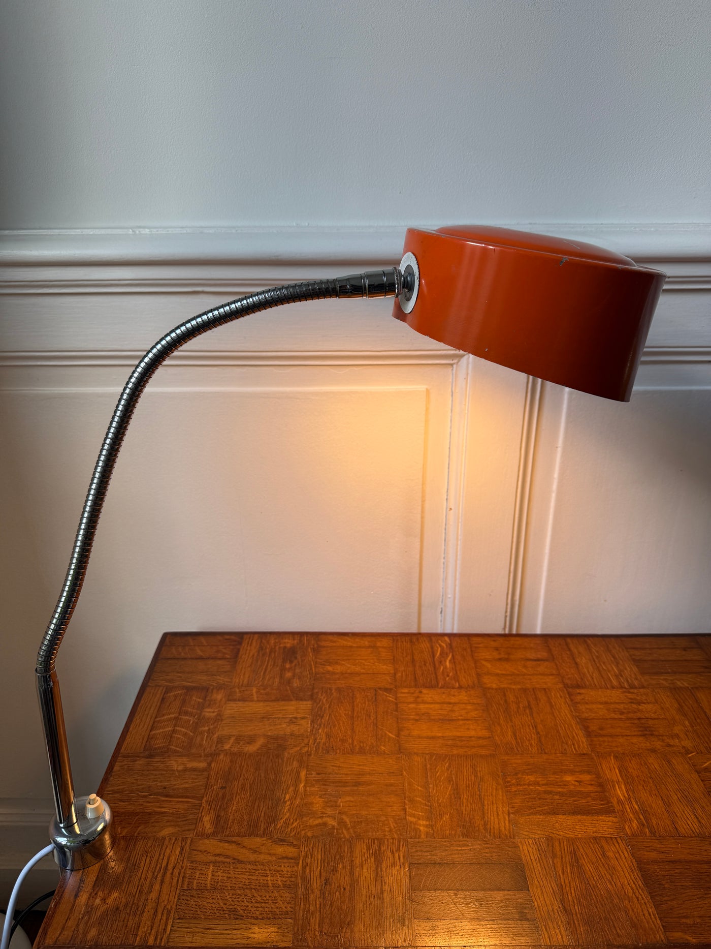 Lampe d’atelier orange à étau – années 70
