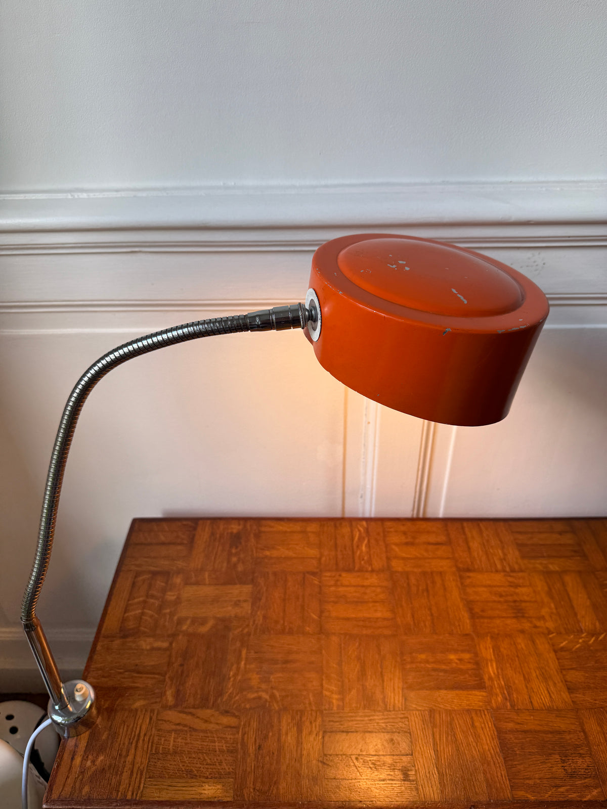 Lampe d’atelier orange à étau – années 70