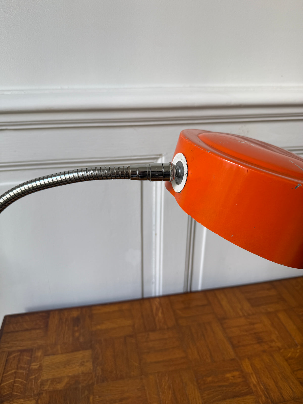 Lampe d’atelier orange à étau – années 70