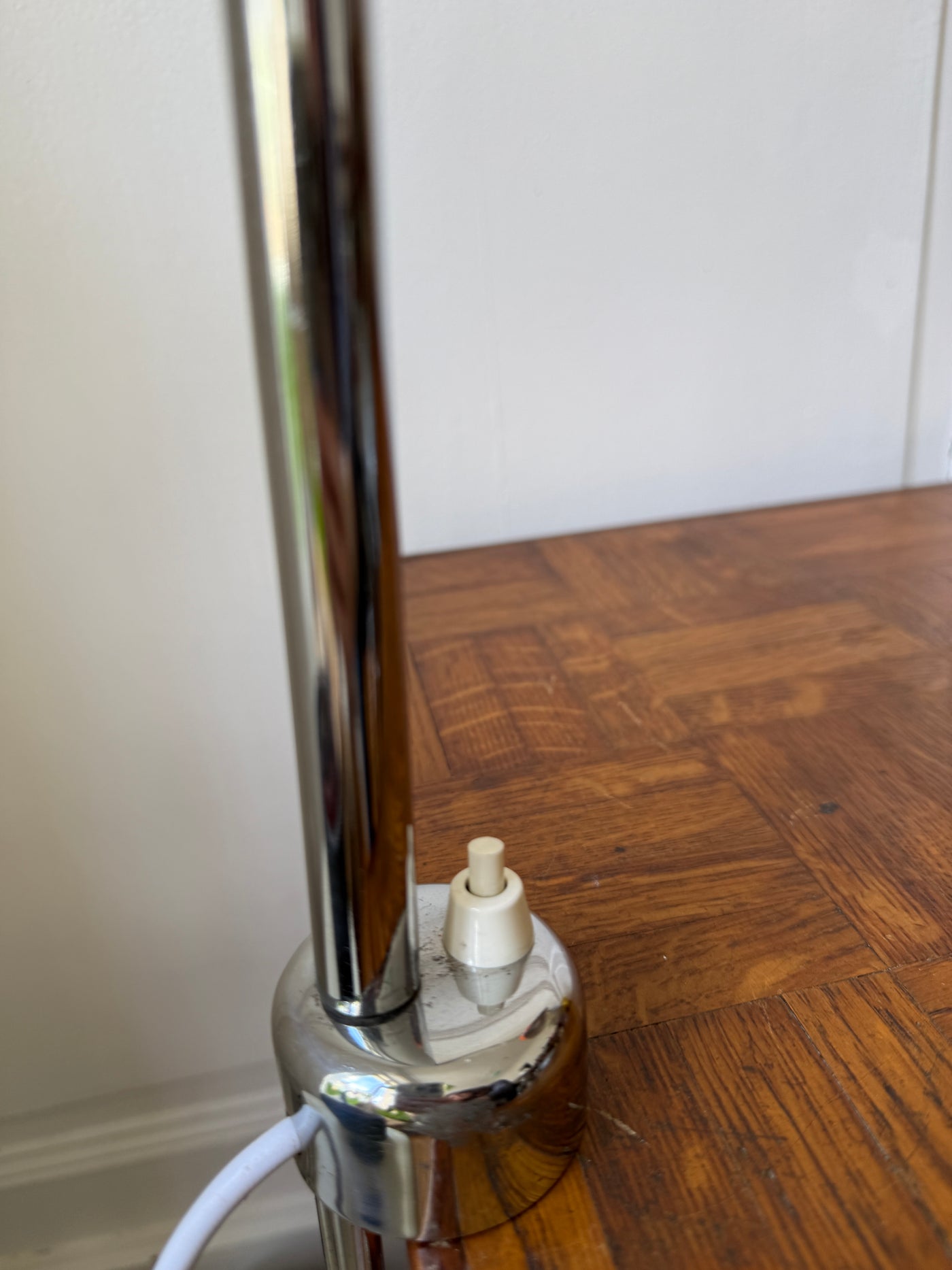 Lampe d’atelier orange à étau – années 70