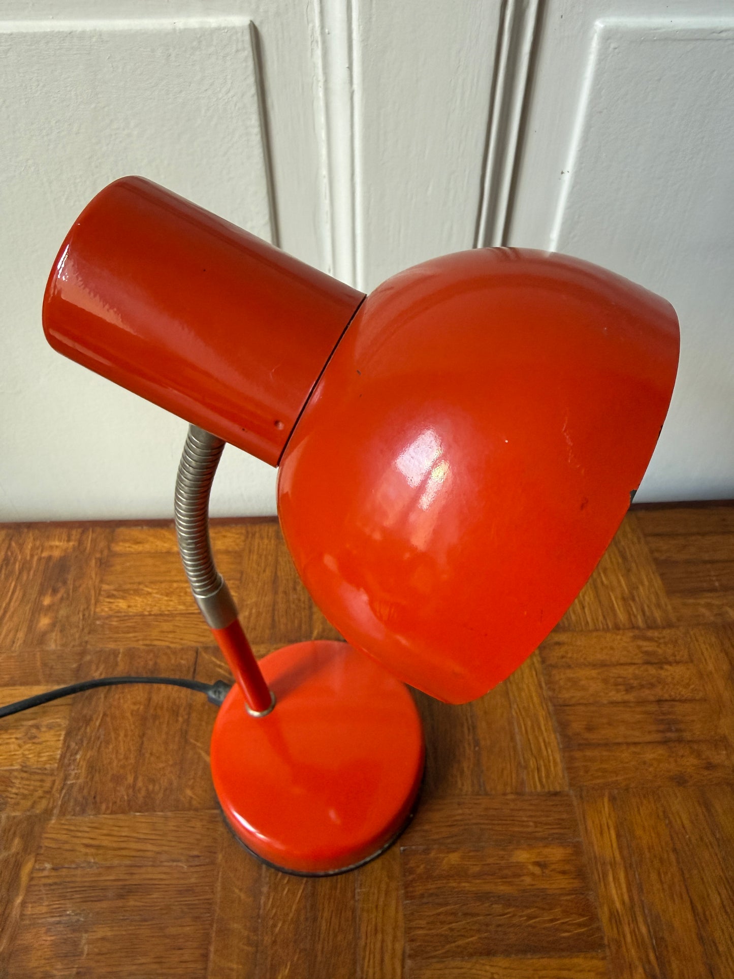 Lampe de bureau rouge – esprit vintage