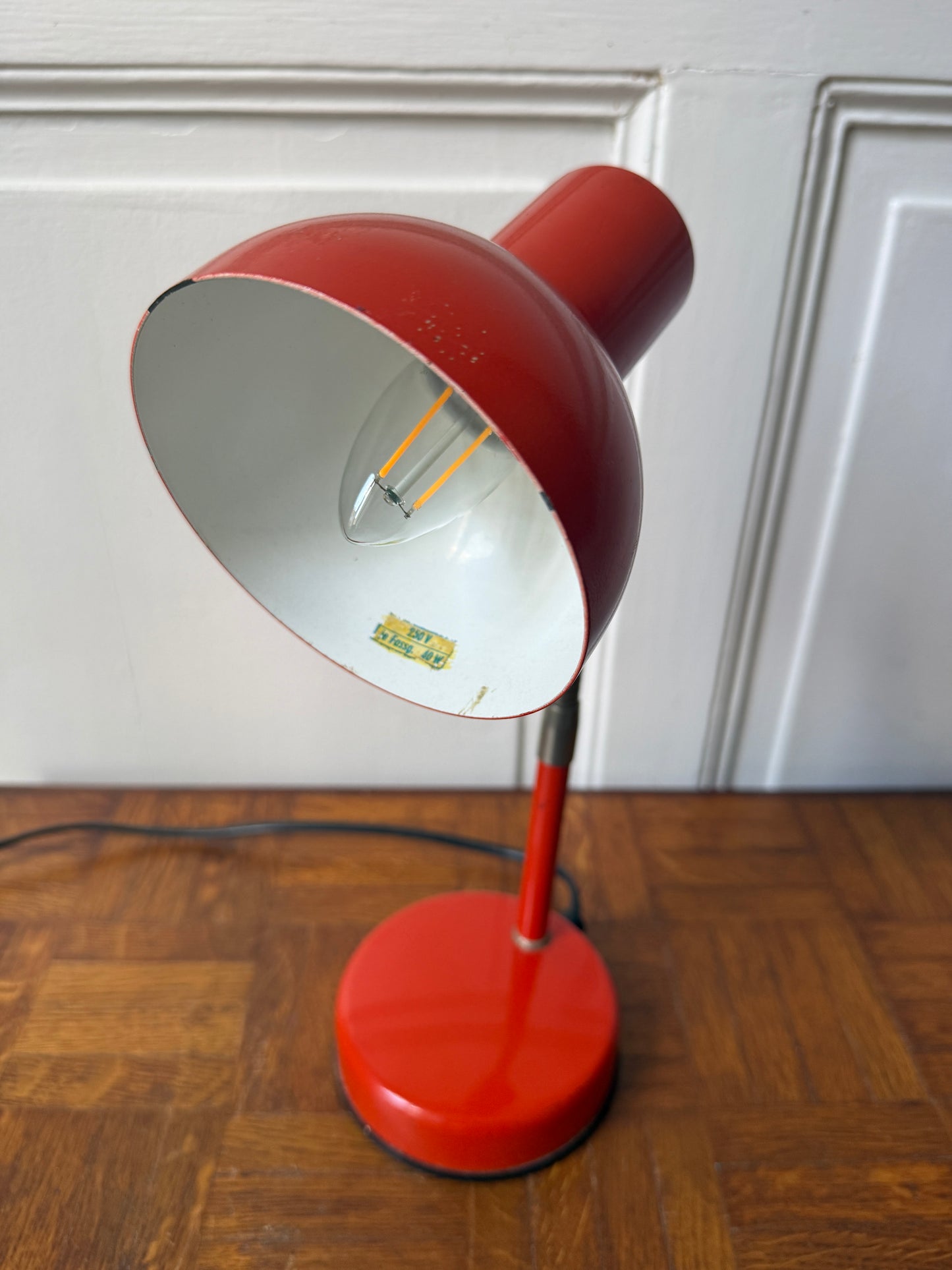 Lampe de bureau rouge – esprit vintage