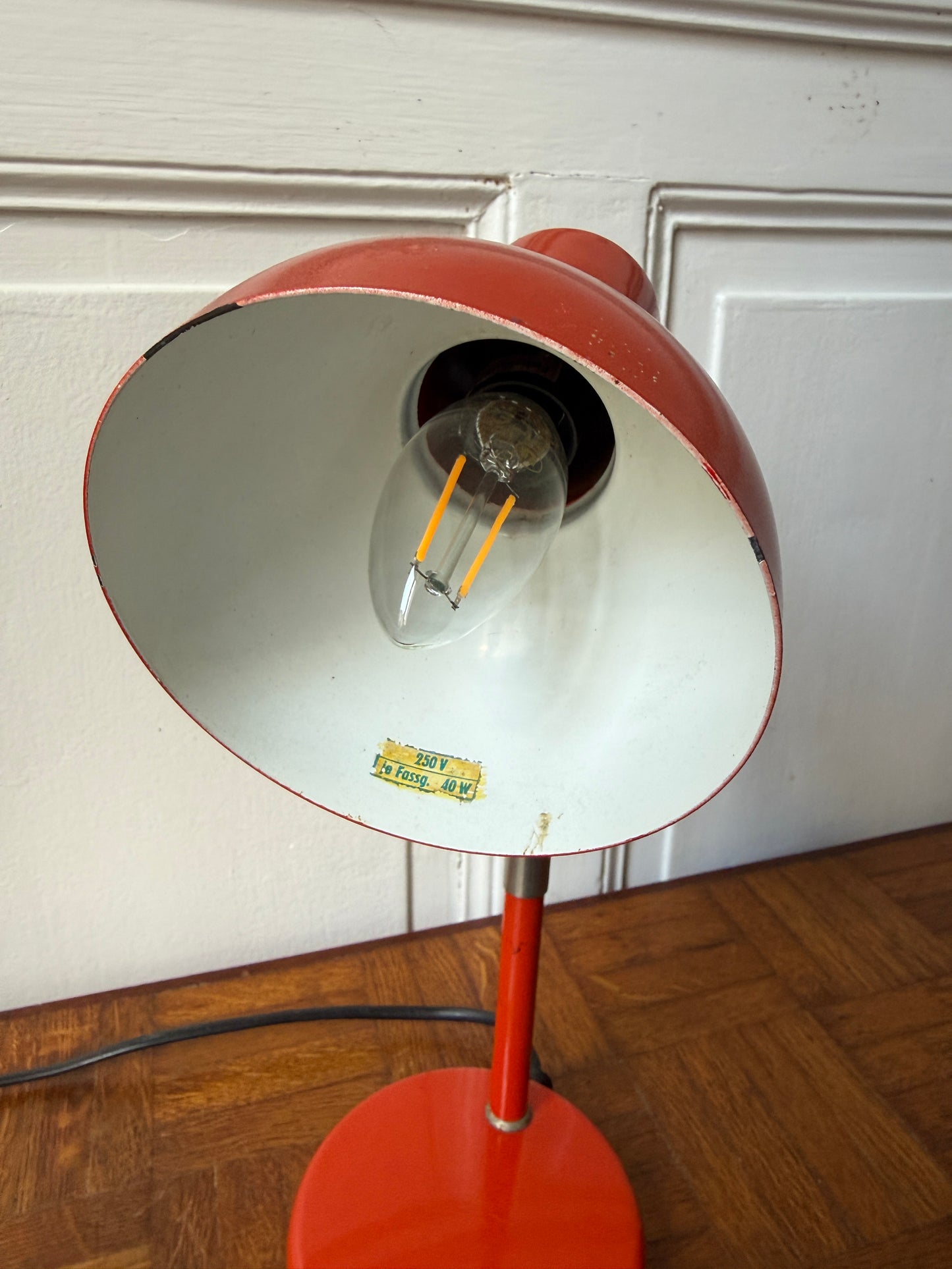 Lampe de bureau rouge – esprit vintage