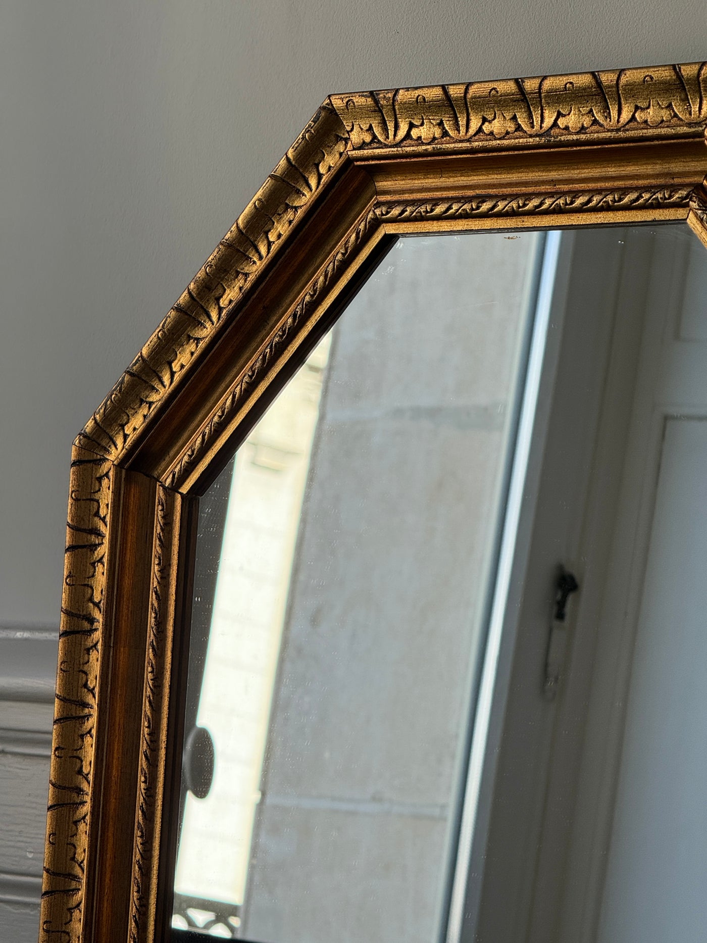 Miroir octogonal doré aux reflets cuivré