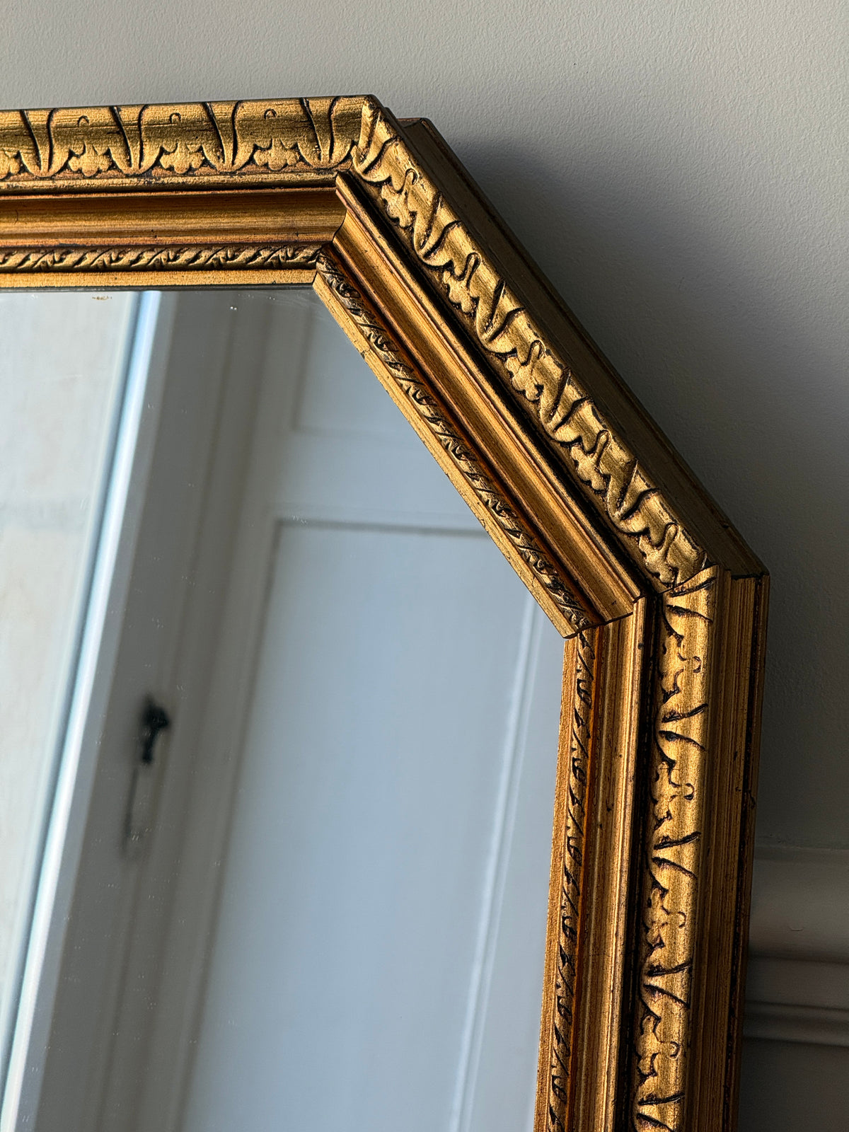 Miroir octogonal doré aux reflets cuivré