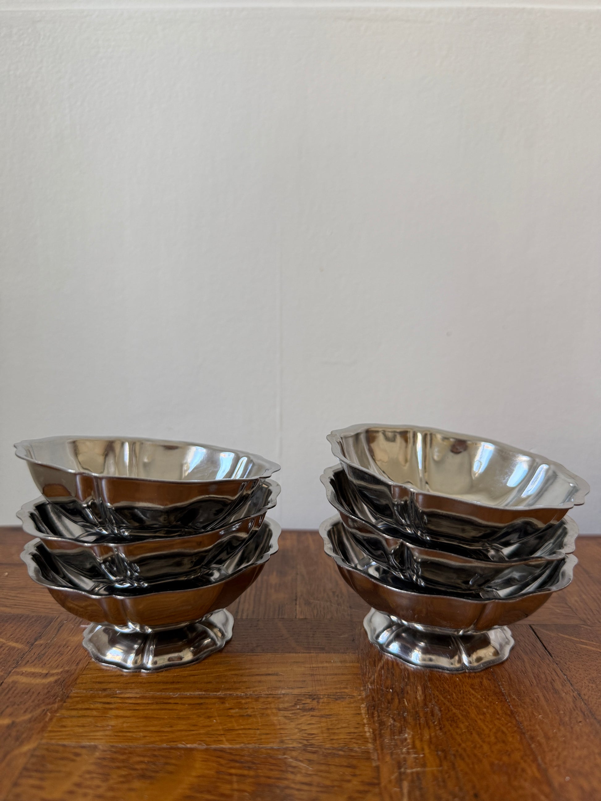 Set de 6 coupes en inox Razzia, élégantes et durables, parfaites pour servir boissons ou cocktails.