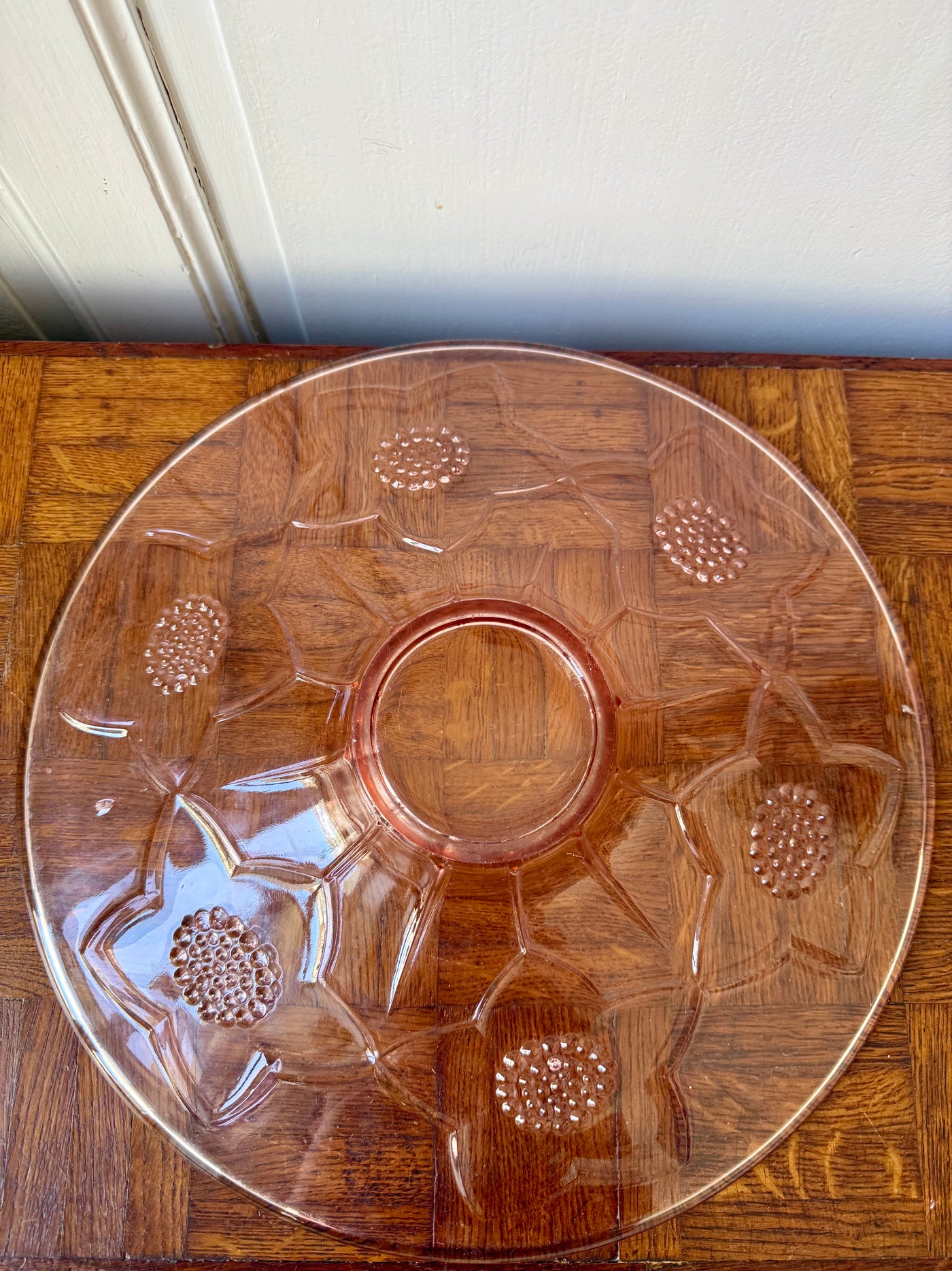 Plat en rosaline - motifs floraux