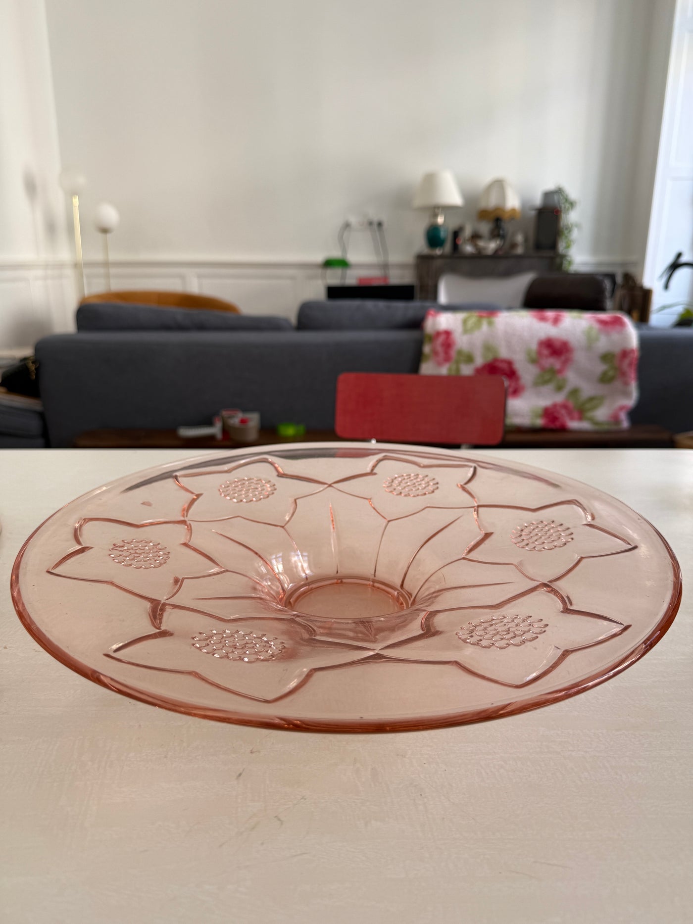 Plat en rosaline - motifs floraux