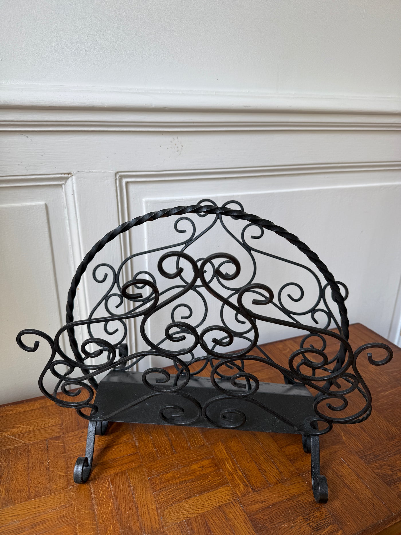 Porte-revues en fer forgé