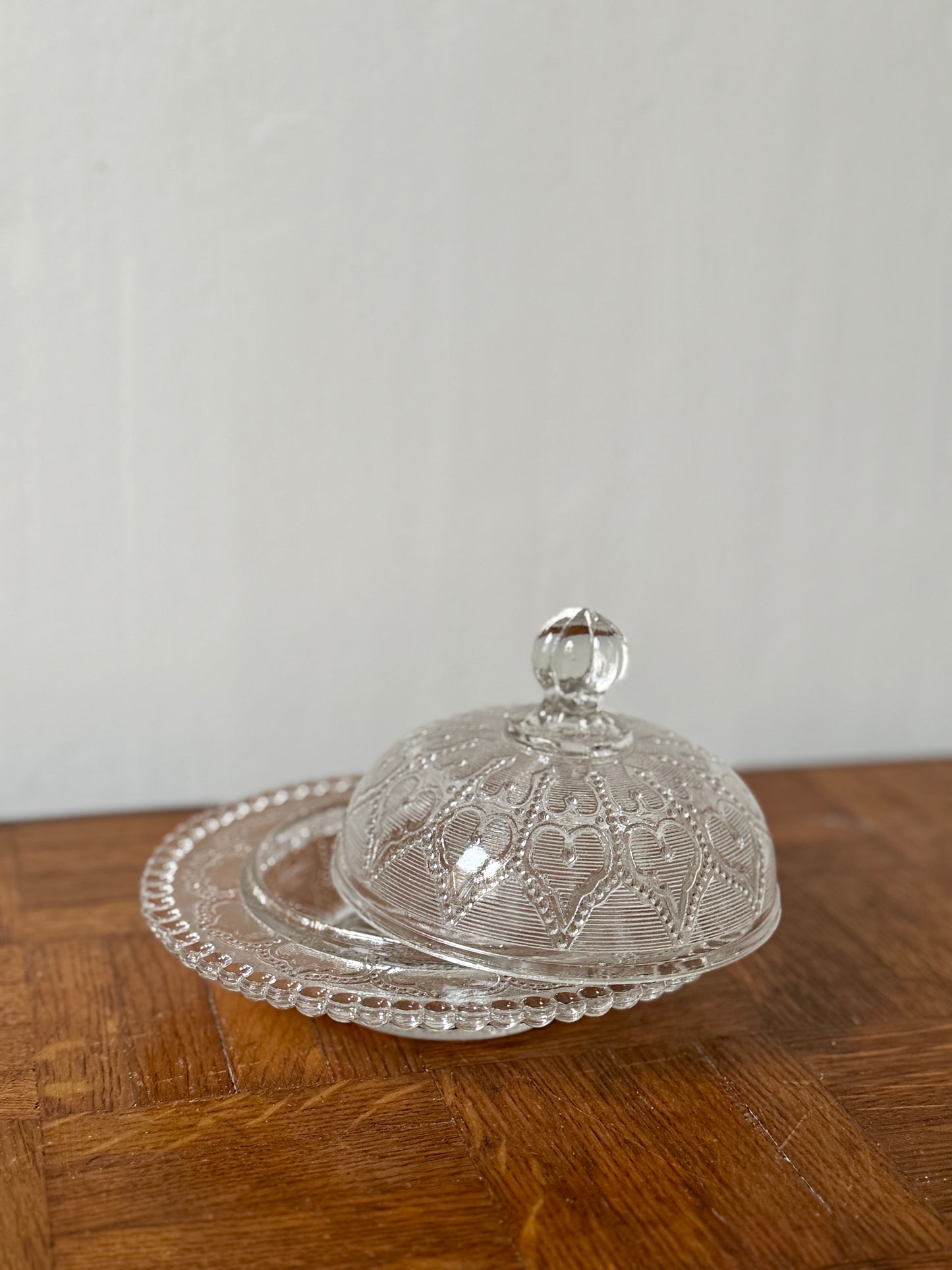 Bonbonnière en verre Razzia, sucrier élégant avec couvercle, idéal pour la décoration et le rangement de bonbons.