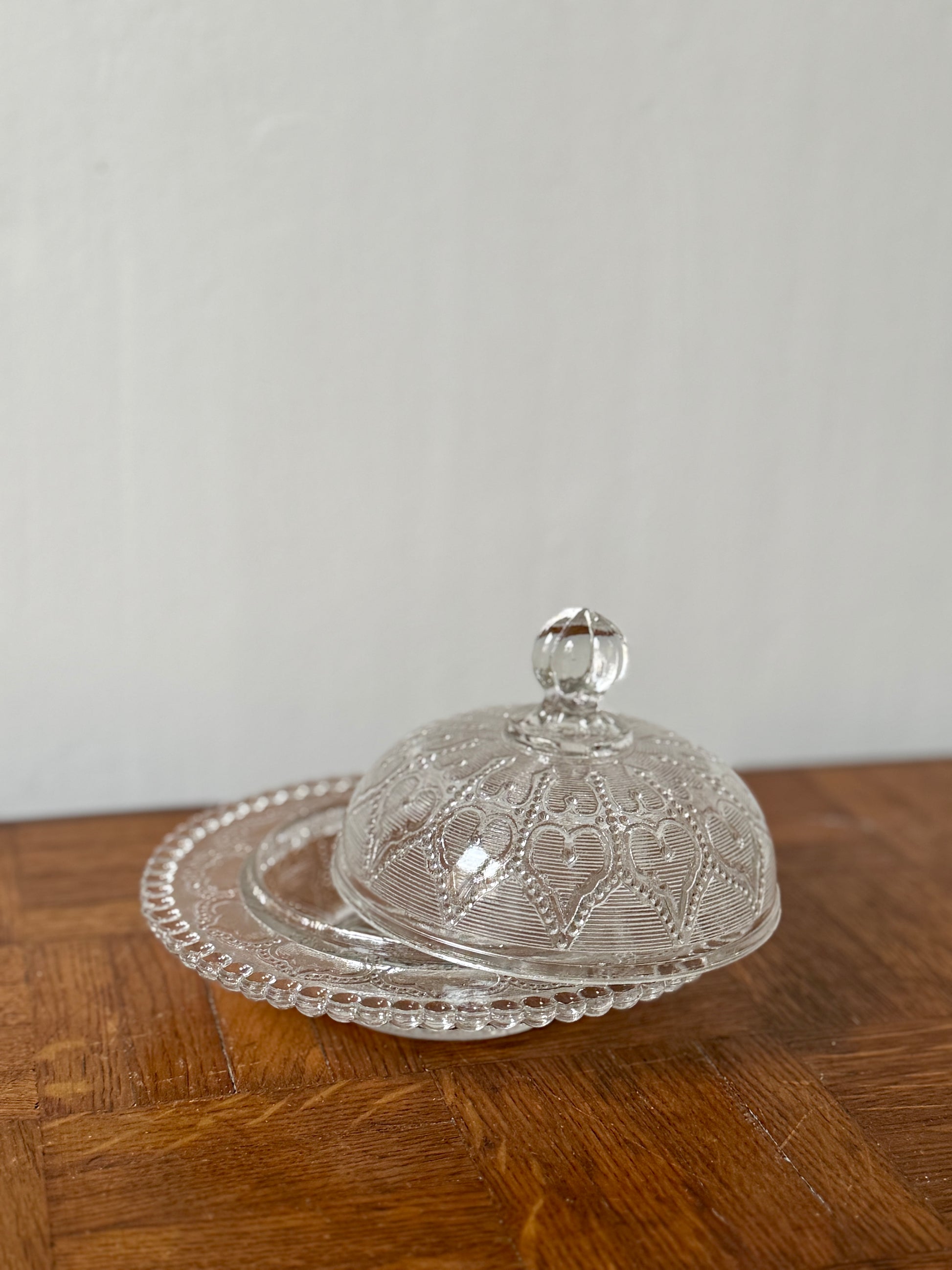 Bonbonnière en verre Razzia, sucrier élégant avec couvercle, idéal pour la décoration et le rangement de bonbons.