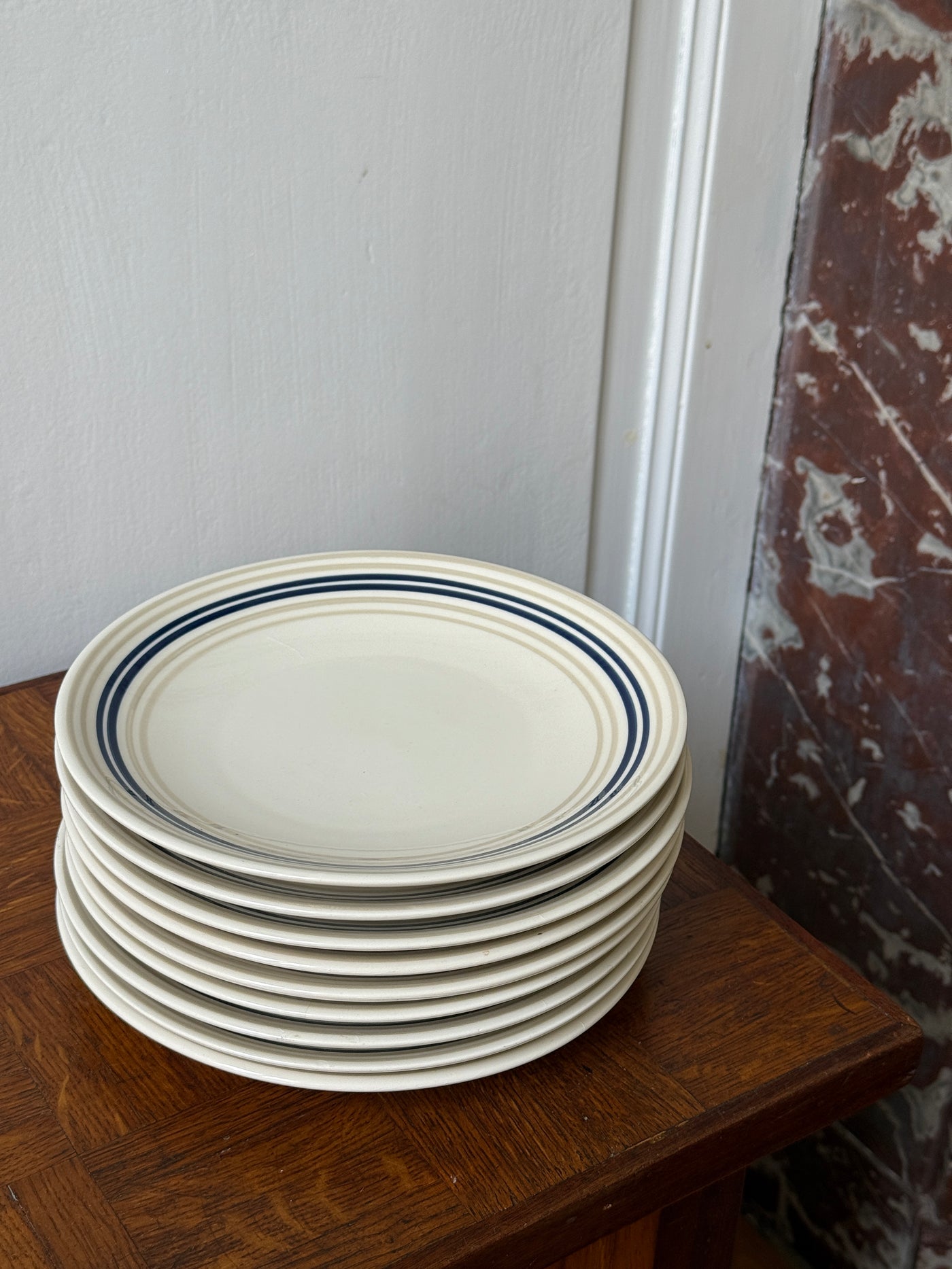 Lot de 9 assiettes rayées bleues et beiges