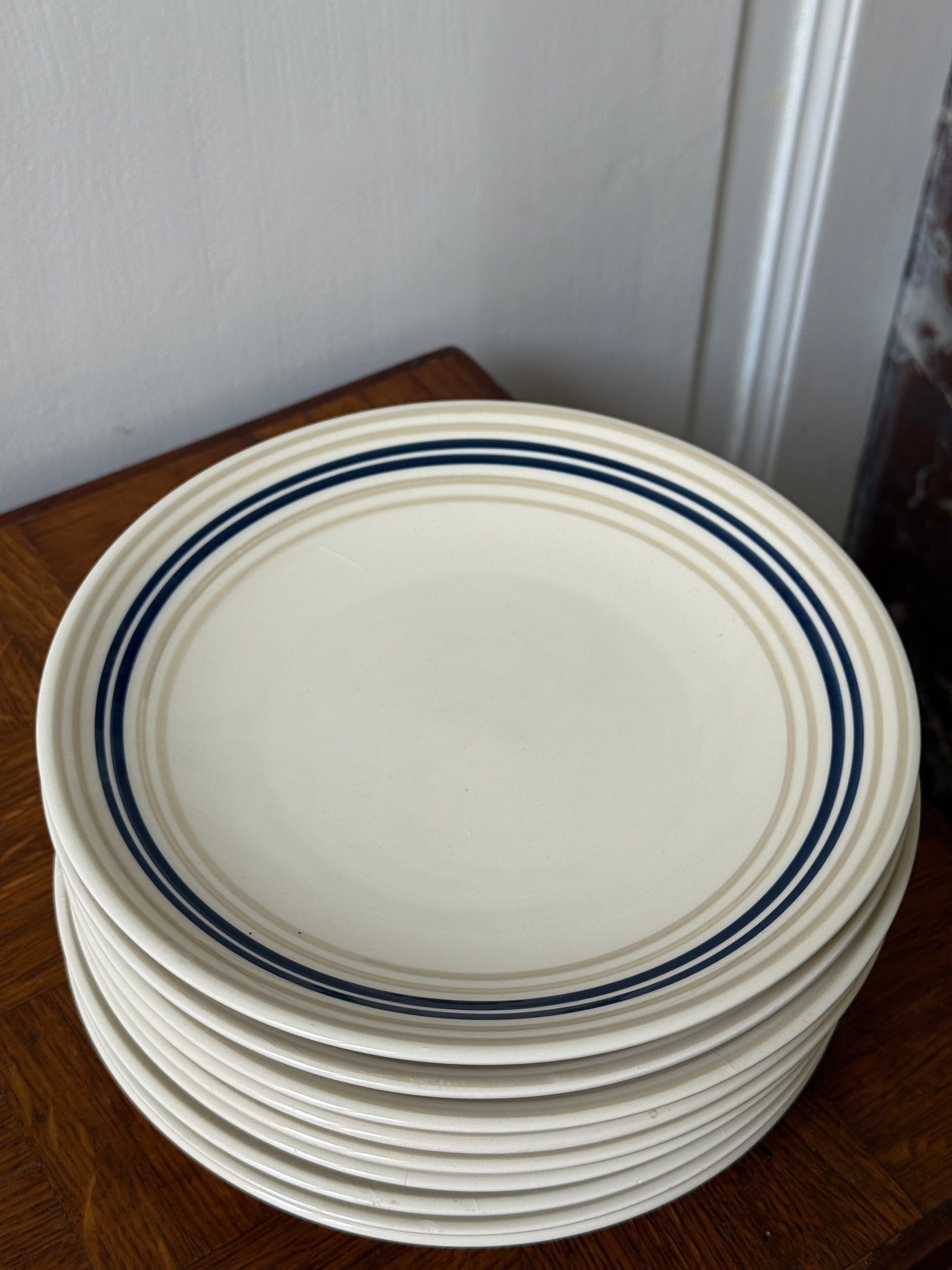 Lot de 9 assiettes rayées bleues et beiges