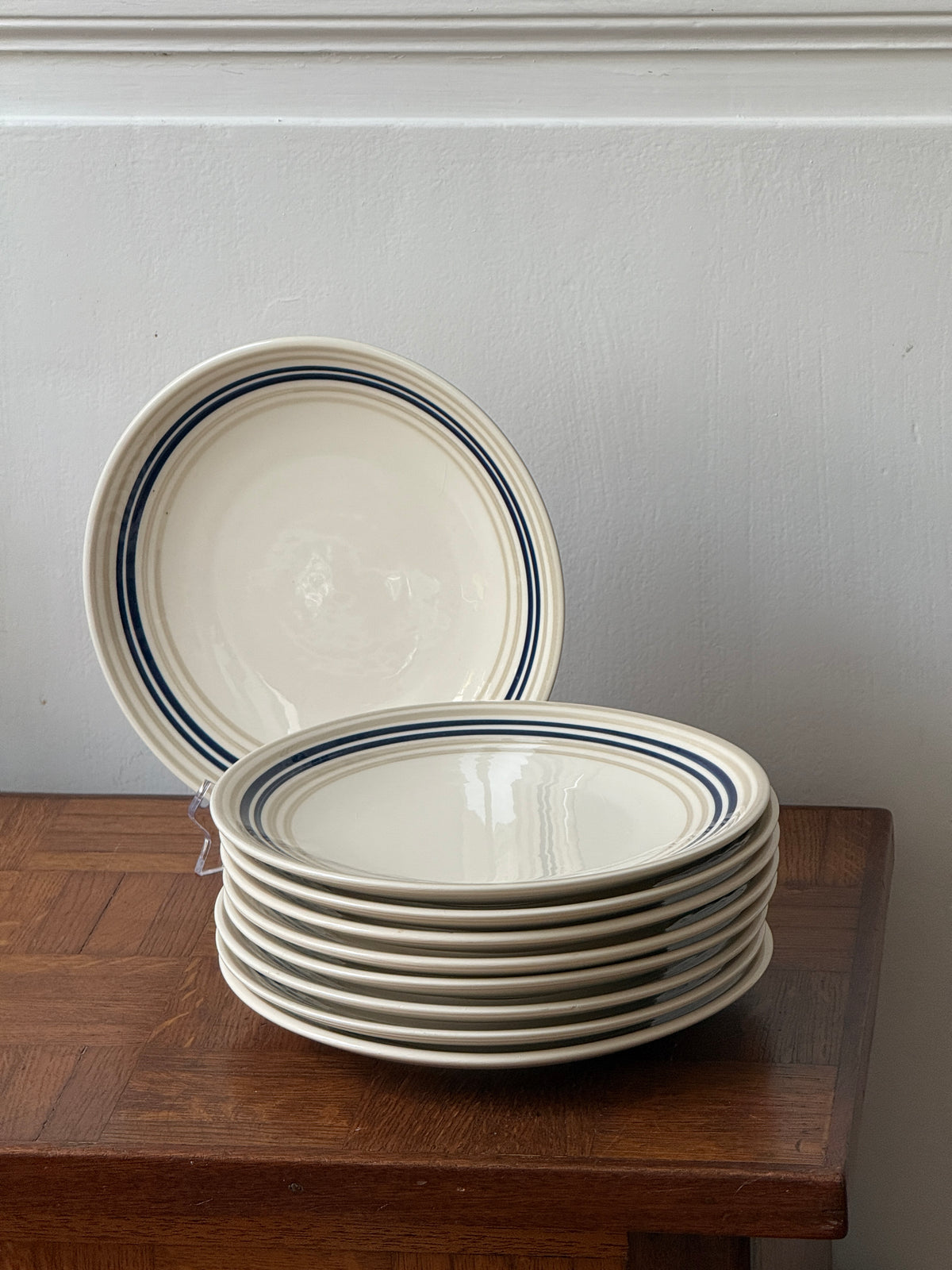 Lot de 9 assiettes rayées bleues et beiges