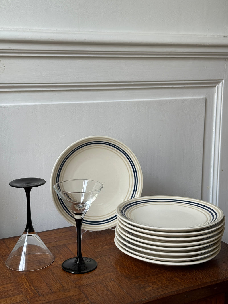 Assiette rayée bleue et beige Razzia, lot de 9 assiettes en céramique pour repas ou décoration.