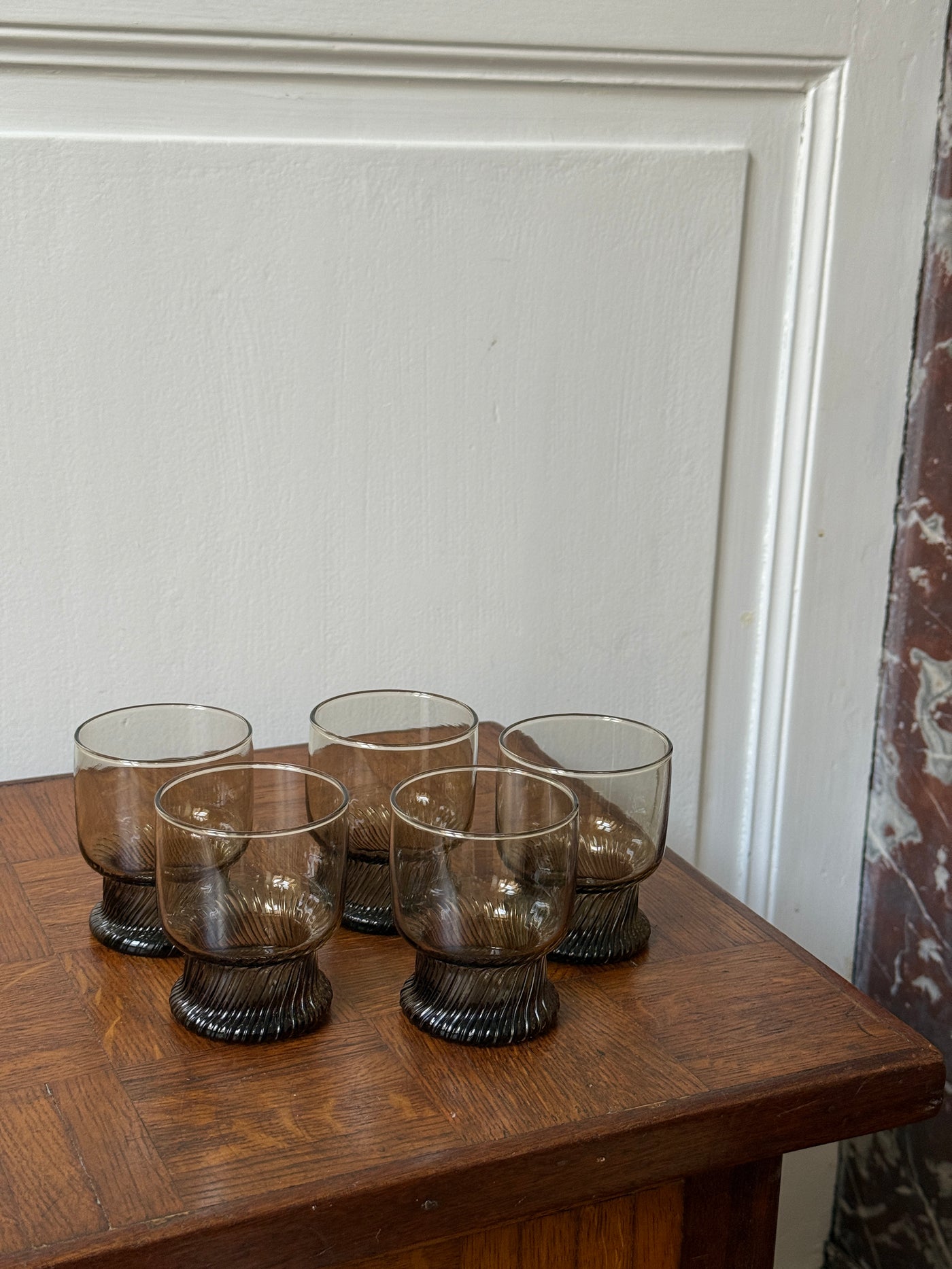 Lot de 5 verres à eau Henkel en verre fumé, années 80