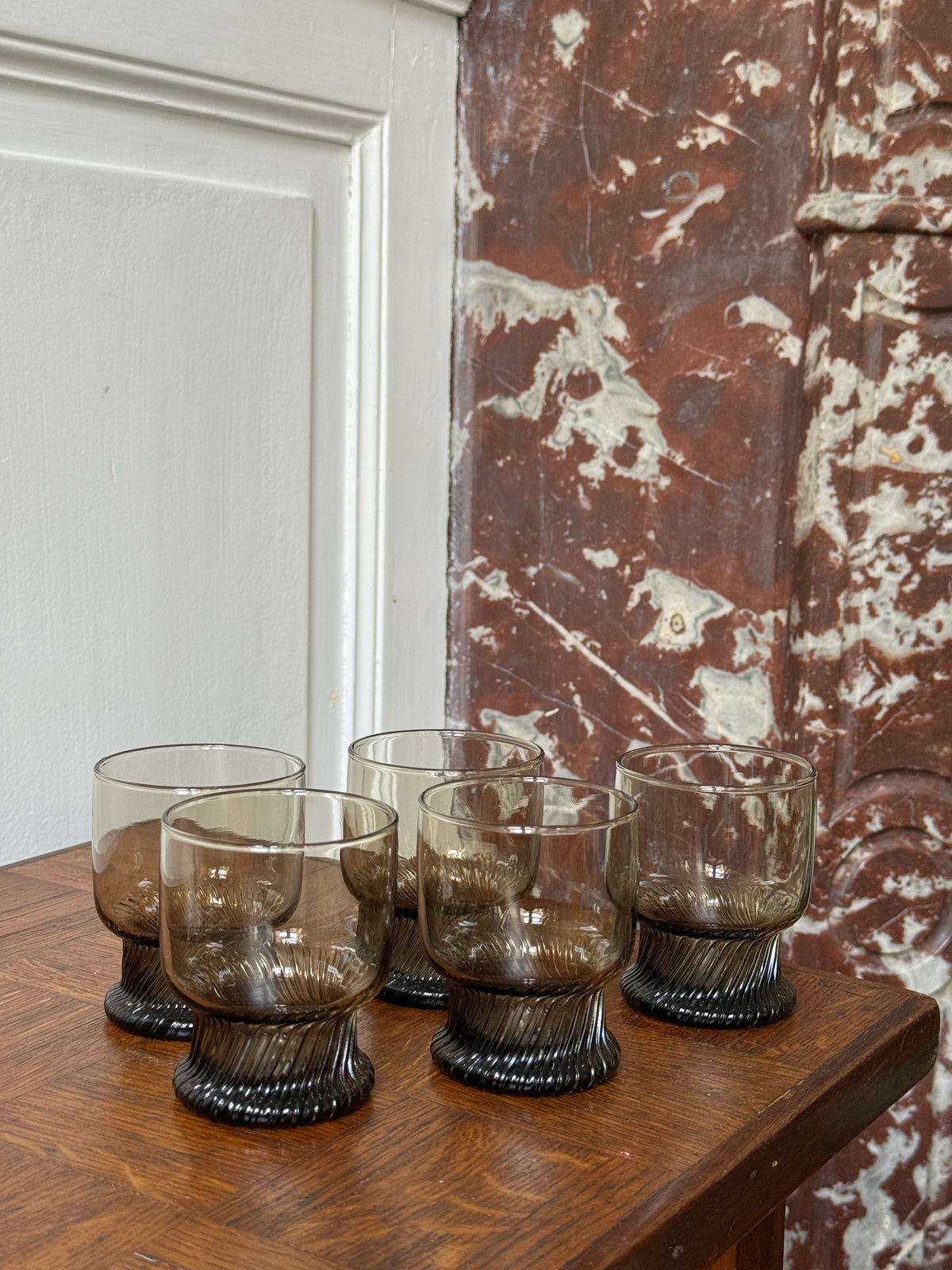 Lot de 5 verres à eau Henkel en verre fumé, années 80