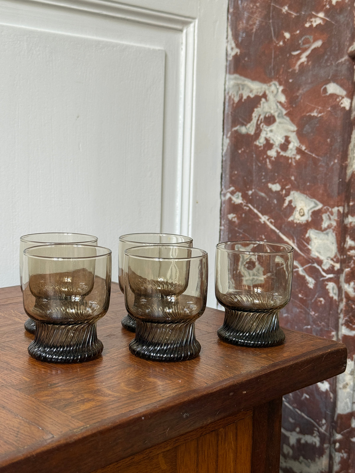 Lot de 5 verres à eau Henkel en verre fumé, années 80