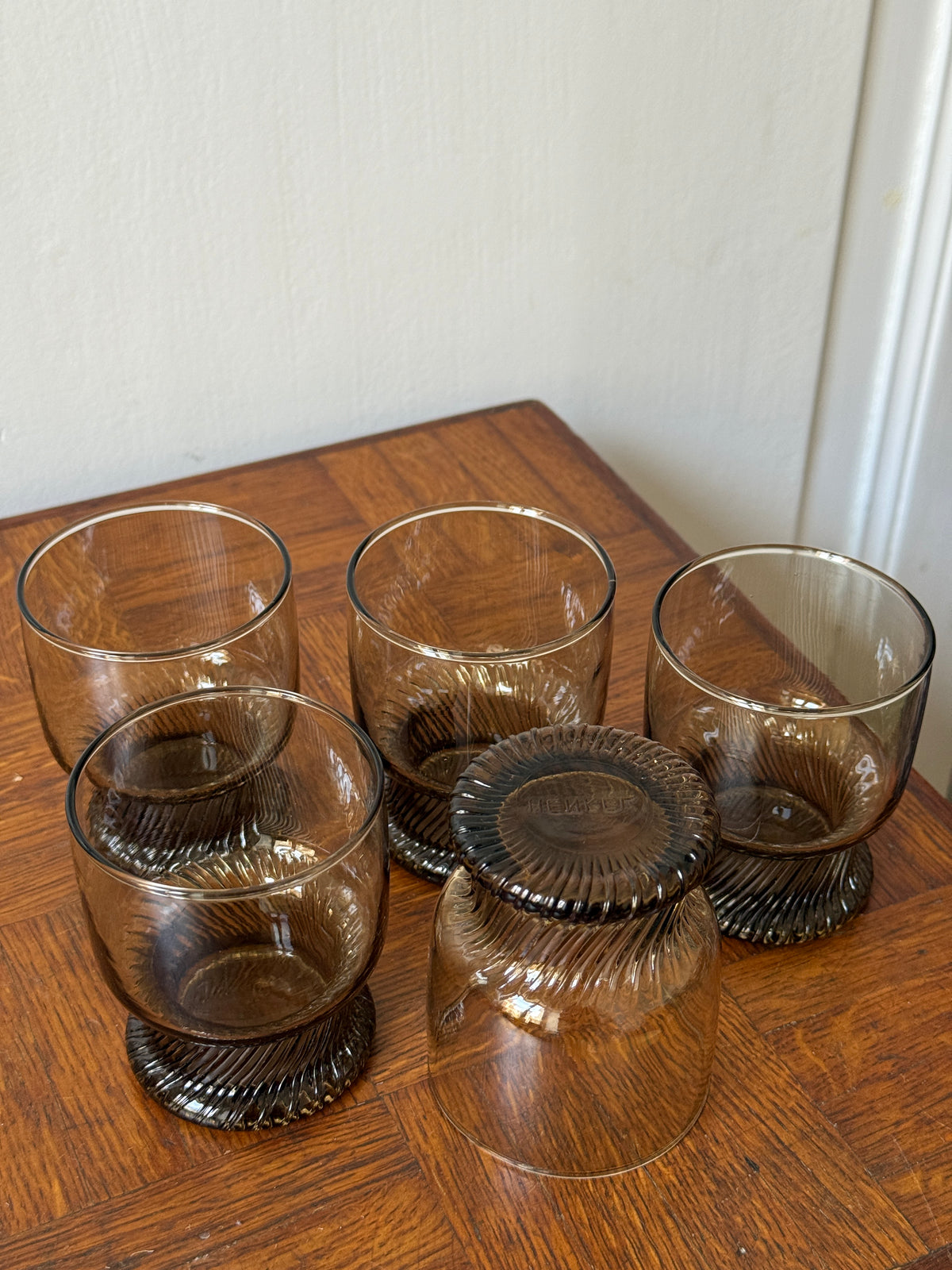 Lot de 5 verres à eau Henkel en verre fumé, années 80