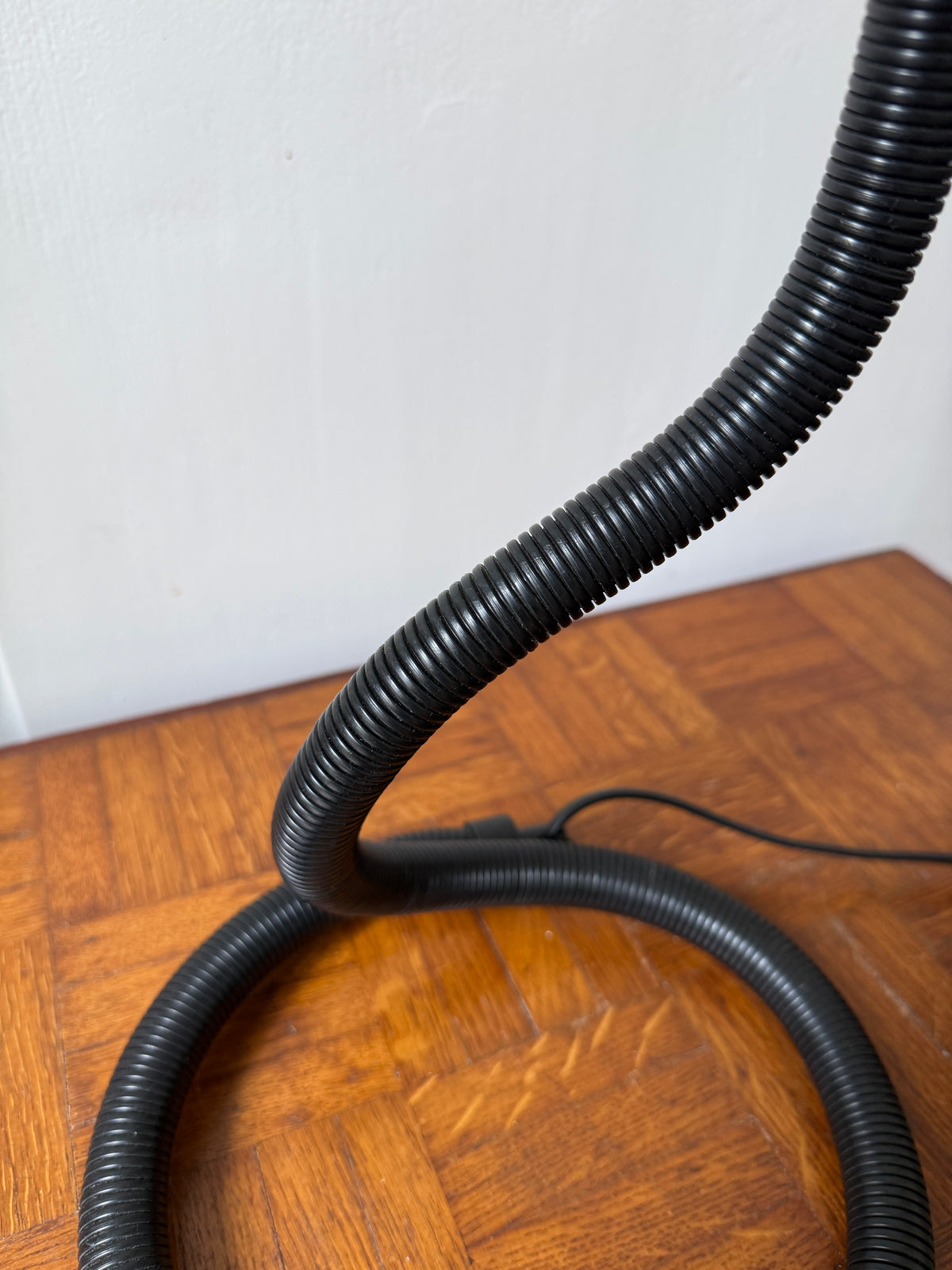Lampe flexible “Hebi” – Isao Hosoe pour Valenti Luce