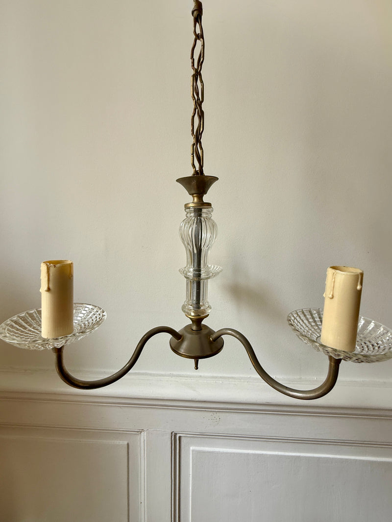 Lustre vintage Razzia à 3 branches en laiton et verre, suspendu avec abat-jour en verre transparent, style rétro élégant.