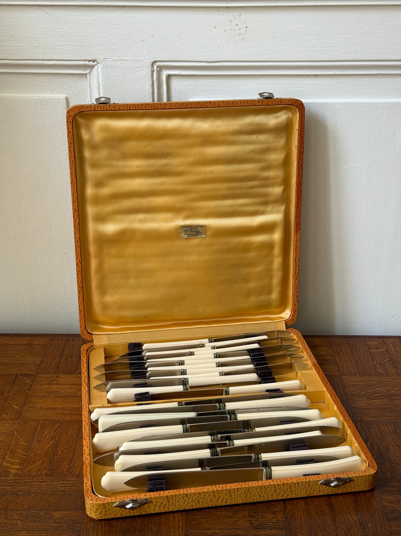 Coffret de 24 couteaux Art Déco – maison P. Prély