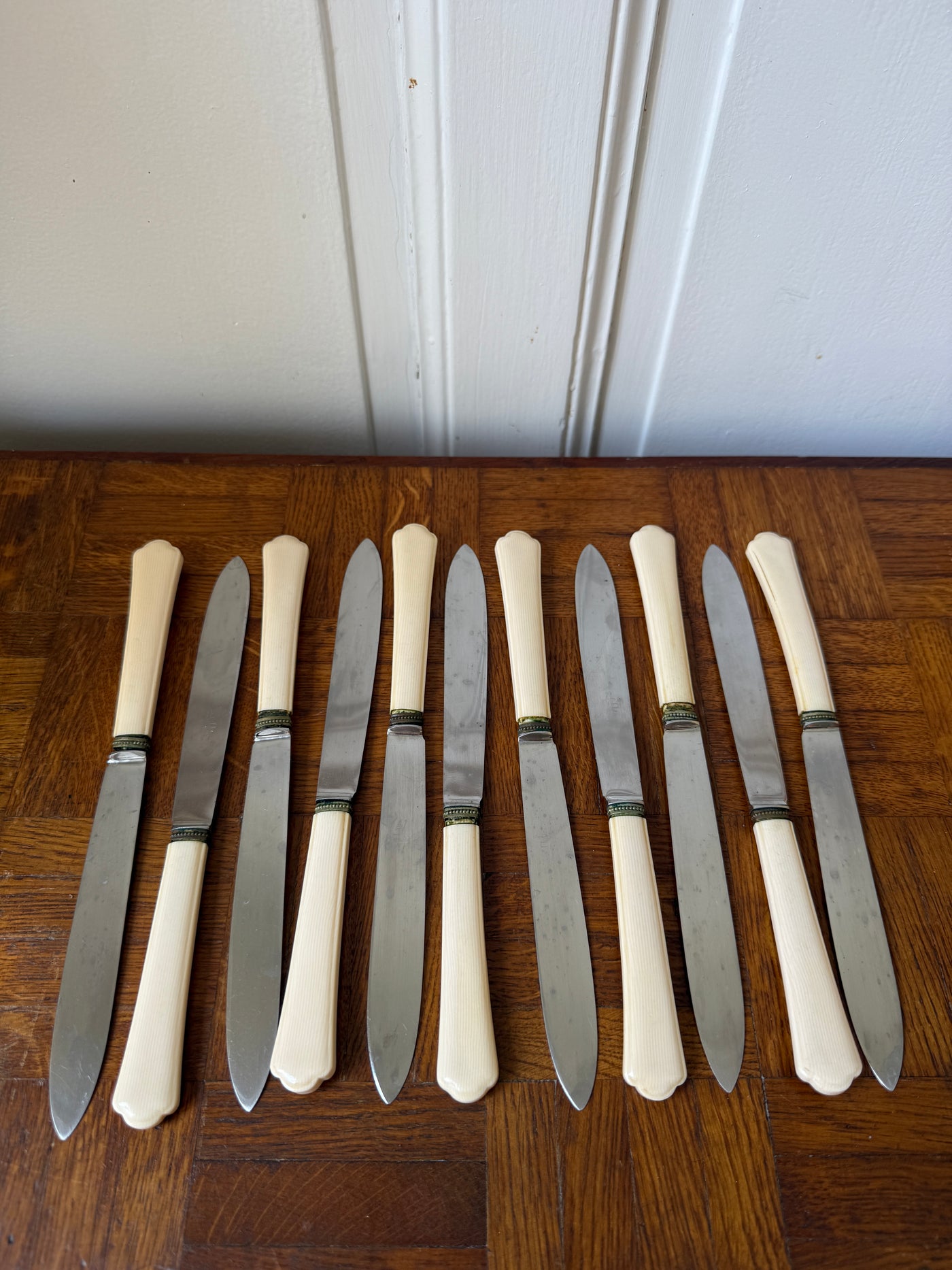 Coffret de 24 couteaux Art Déco – maison P. Prély
