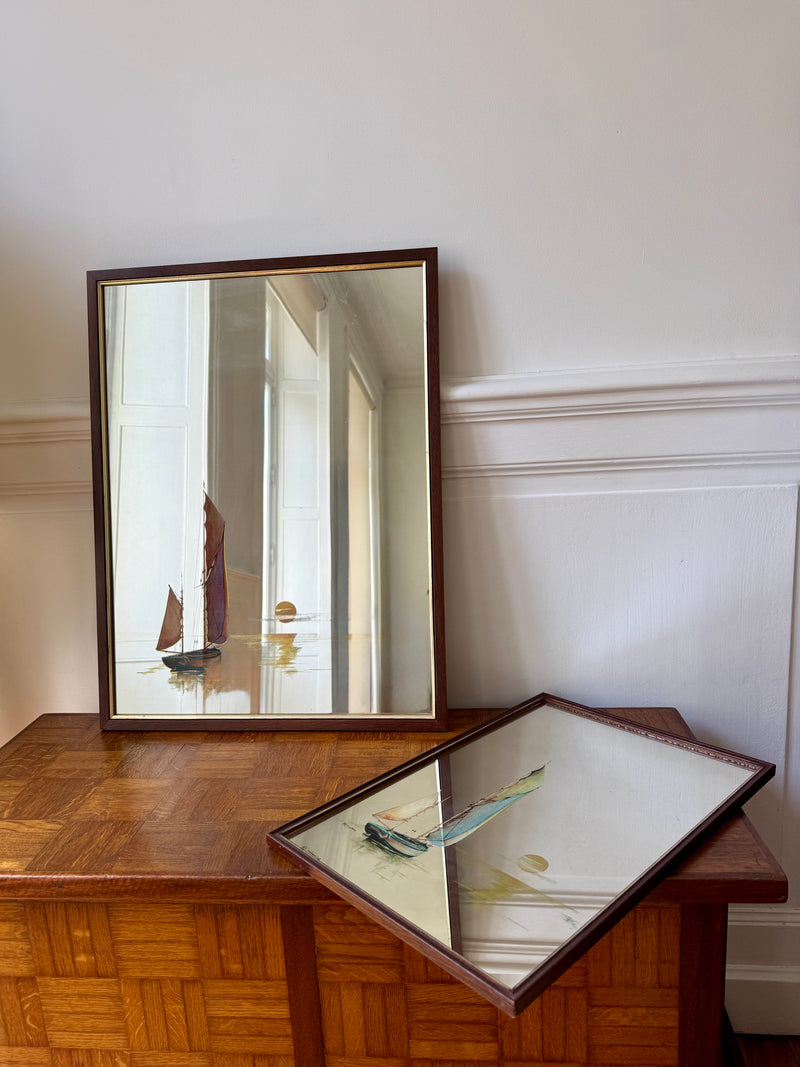 Paire de miroirs vintage Razzia avec décor de voiliers, ambiance bord de mer, style années 70/80, reflet de bateaux et ciel.