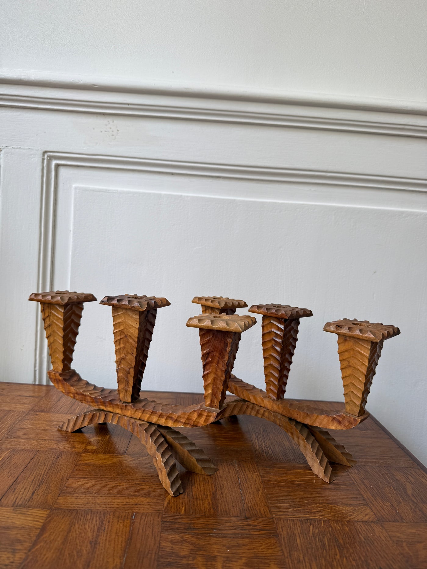 Paire de chandeliers en bois sculpté - 3 branches